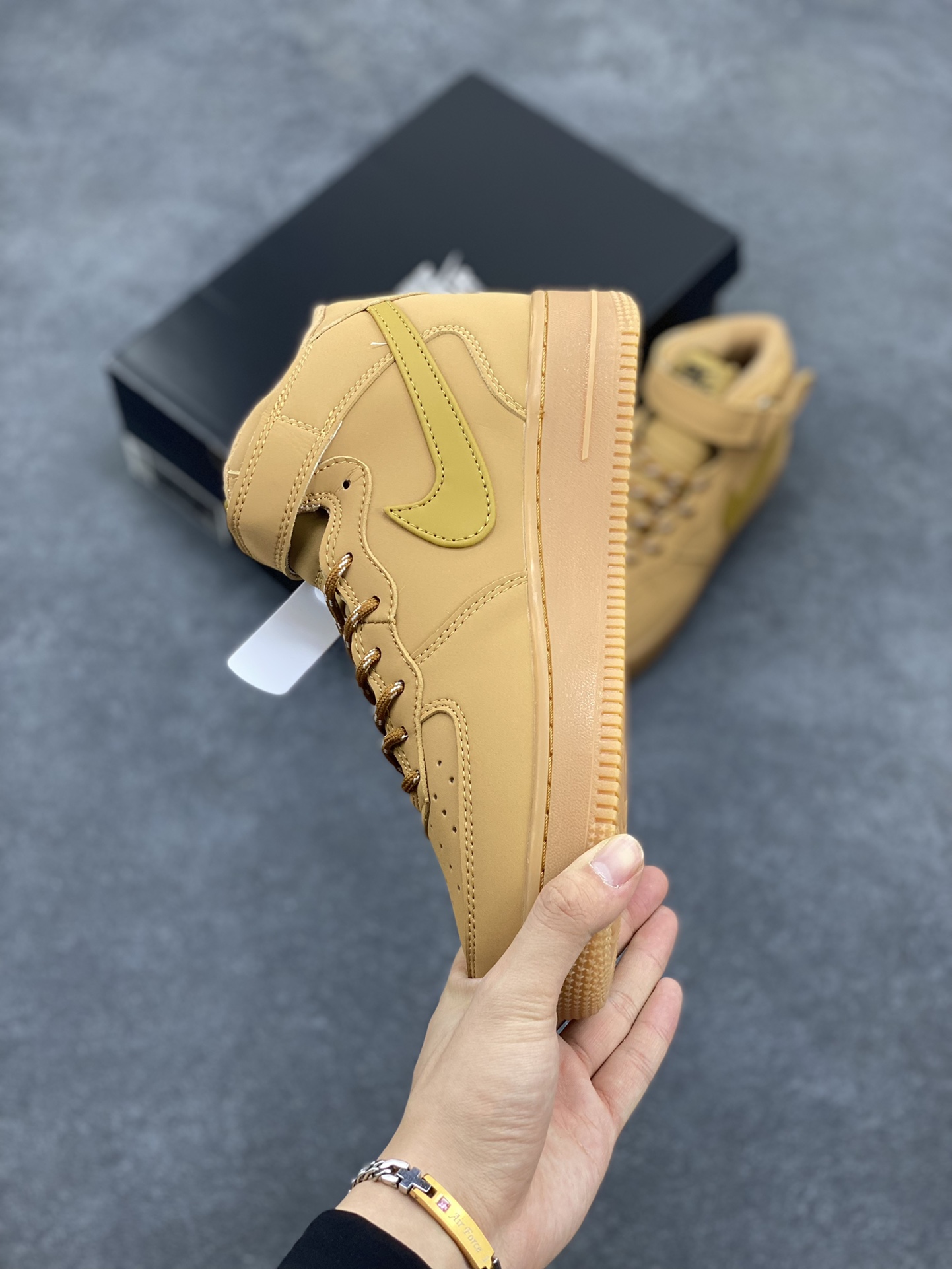 图片[3]-福利特价 无敌性价比🔥 Nike Air Force 1\’07 空军一号休闲运动板鞋 中帮小麦二代 原楦头原纸板 打造纯正空军版型#专注外贸渠道 全掌内置蜂窝气垫 #原盒配件 原厂中底钢印、拉帮完美 货号：DJ9158-200 尺码：36 36.5 37.5 38 38.5 39 40 40.5 41 42 42.5 43 44 44.5 45-选品中心