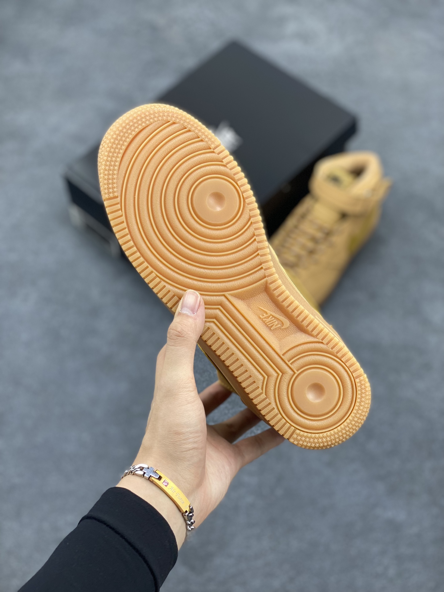 图片[5]-福利特价 无敌性价比🔥 Nike Air Force 1\’07 空军一号休闲运动板鞋 中帮小麦二代 原楦头原纸板 打造纯正空军版型#专注外贸渠道 全掌内置蜂窝气垫 #原盒配件 原厂中底钢印、拉帮完美 货号：DJ9158-200 尺码：36 36.5 37.5 38 38.5 39 40 40.5 41 42 42.5 43 44 44.5 45-选品中心