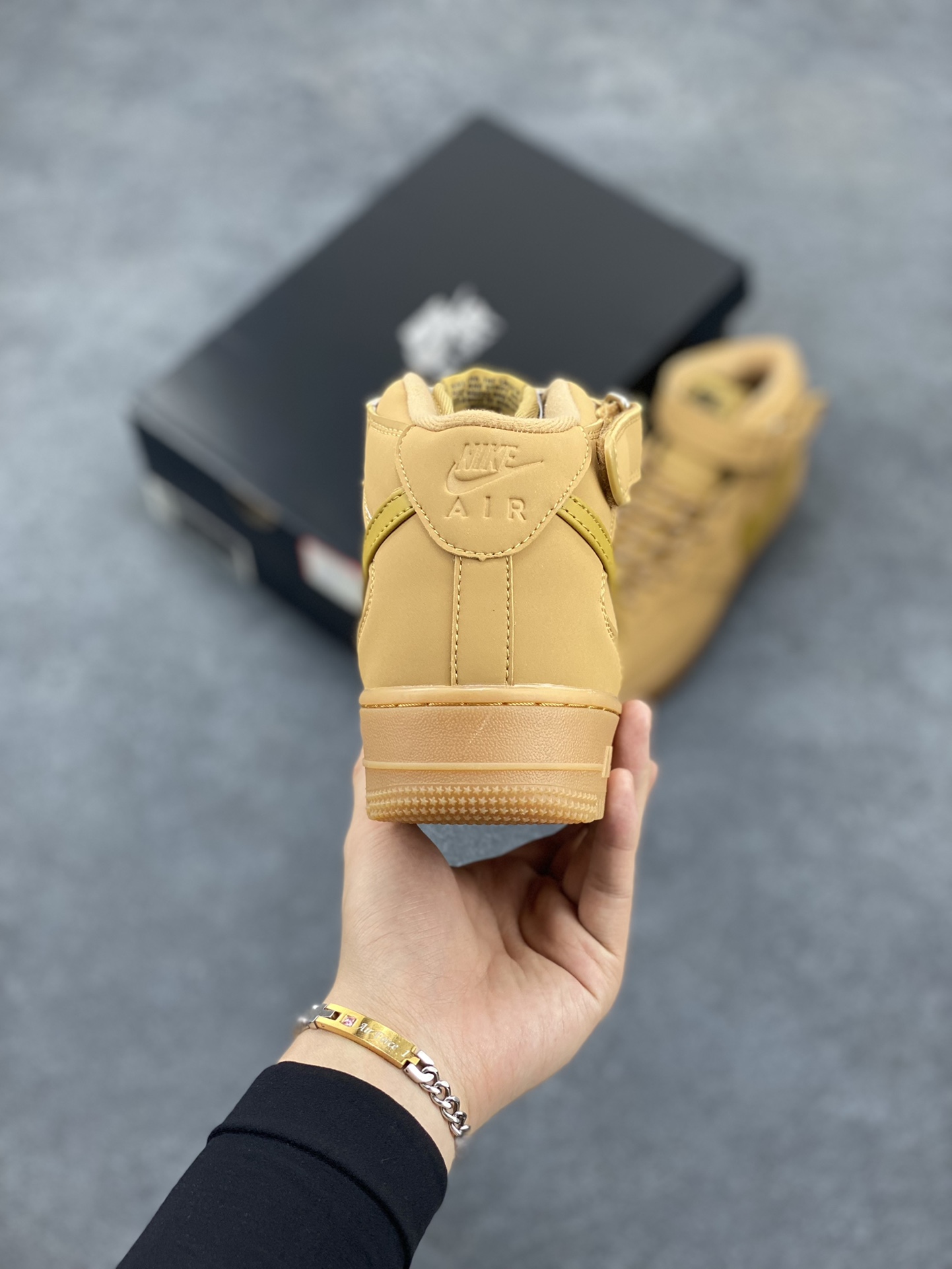 图片[4]-福利特价 无敌性价比🔥 Nike Air Force 1\’07 空军一号休闲运动板鞋 中帮小麦二代 原楦头原纸板 打造纯正空军版型#专注外贸渠道 全掌内置蜂窝气垫 #原盒配件 原厂中底钢印、拉帮完美 货号：DJ9158-200 尺码：36 36.5 37.5 38 38.5 39 40 40.5 41 42 42.5 43 44 44.5 45-选品中心