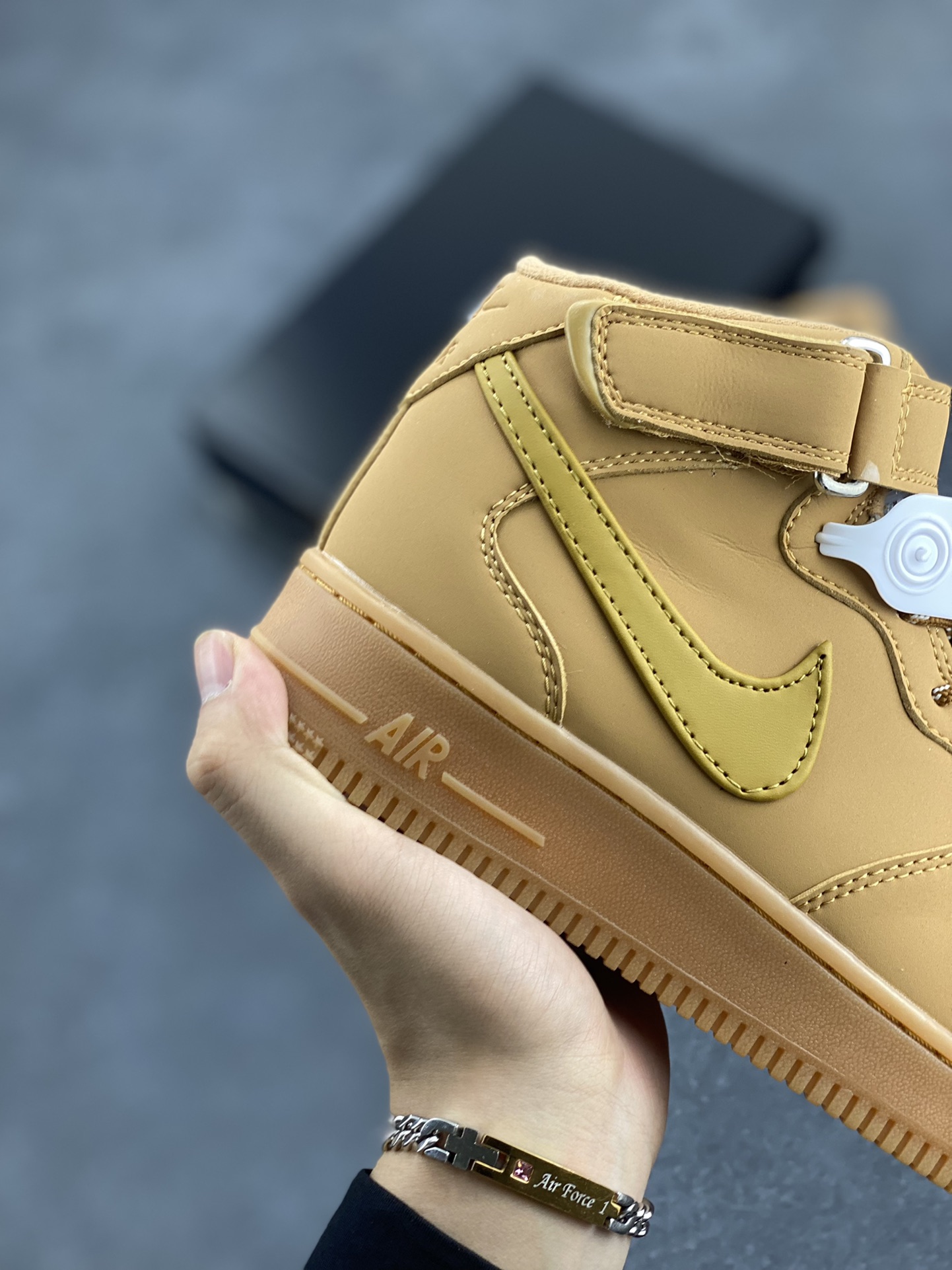 图片[6]-福利特价 无敌性价比🔥 Nike Air Force 1\’07 空军一号休闲运动板鞋 中帮小麦二代 原楦头原纸板 打造纯正空军版型#专注外贸渠道 全掌内置蜂窝气垫 #原盒配件 原厂中底钢印、拉帮完美 货号：DJ9158-200 尺码：36 36.5 37.5 38 38.5 39 40 40.5 41 42 42.5 43 44 44.5 45-选品中心