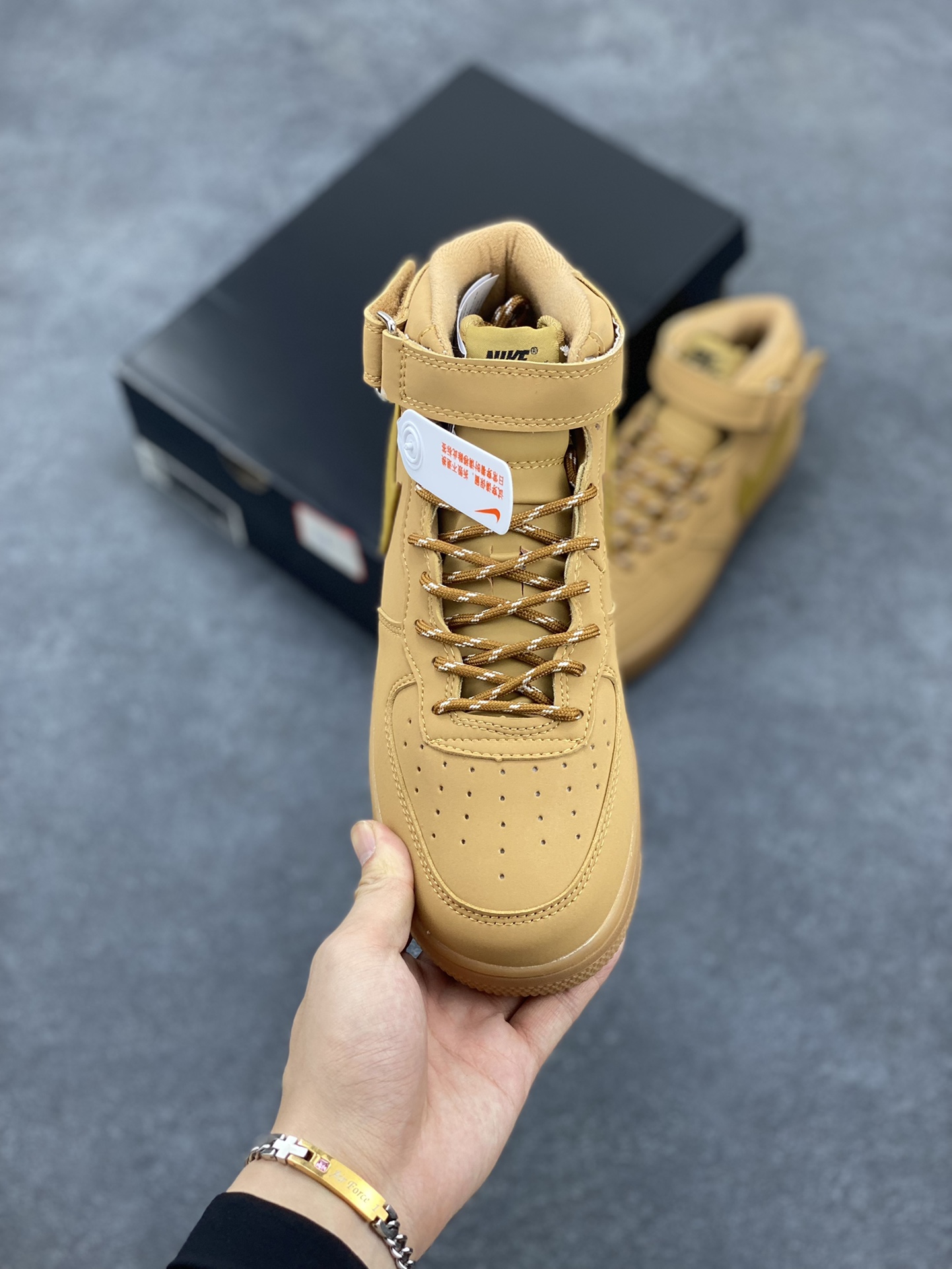 图片[2]-福利特价 无敌性价比🔥 Nike Air Force 1\’07 空军一号休闲运动板鞋 中帮小麦二代 原楦头原纸板 打造纯正空军版型#专注外贸渠道 全掌内置蜂窝气垫 #原盒配件 原厂中底钢印、拉帮完美 货号：DJ9158-200 尺码：36 36.5 37.5 38 38.5 39 40 40.5 41 42 42.5 43 44 44.5 45-选品中心