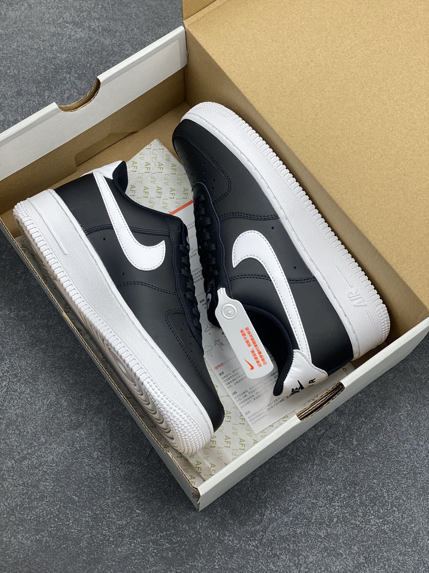 图片[9]-Nike Air Force 1\’07 空军一号休闲运动板鞋 黑白勾 原楦头原纸板 打造纯正空军版型#专注外贸渠道 全掌内置蜂窝气垫 #原盒配件 原厂中底钢印、拉帮完美 货号：FV5948-001 尺码：36 36.5 37.5 38 38.5 39 40 40.5 41 42 42.5 43 44 44.5 45-选品中心