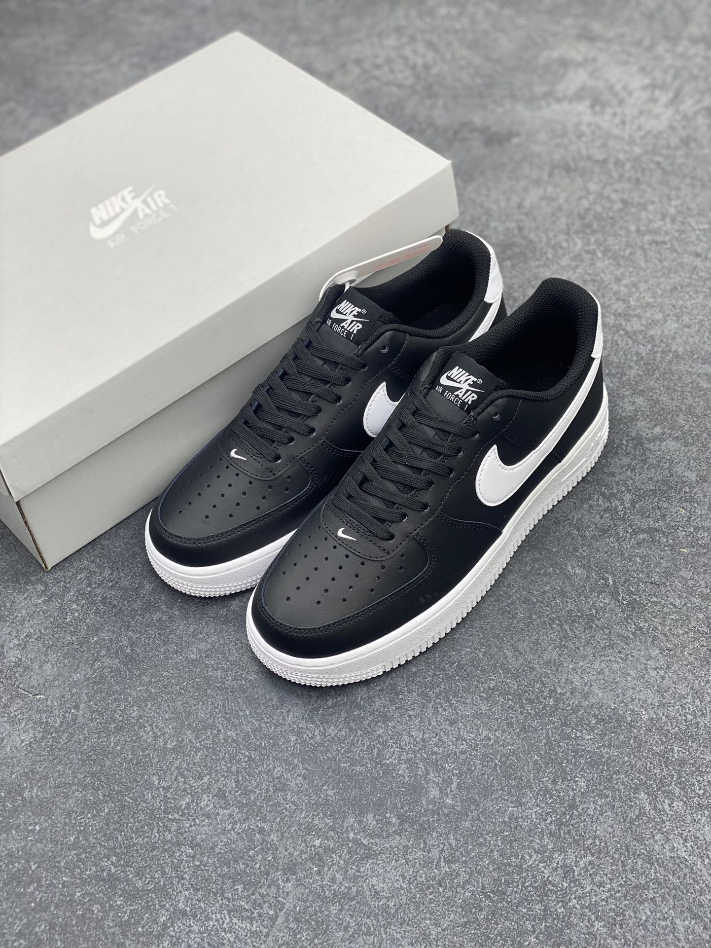 图片[8]-Nike Air Force 1\’07 空军一号休闲运动板鞋 黑白勾 原楦头原纸板 打造纯正空军版型#专注外贸渠道 全掌内置蜂窝气垫 #原盒配件 原厂中底钢印、拉帮完美 货号：FV5948-001 尺码：36 36.5 37.5 38 38.5 39 40 40.5 41 42 42.5 43 44 44.5 45-选品中心