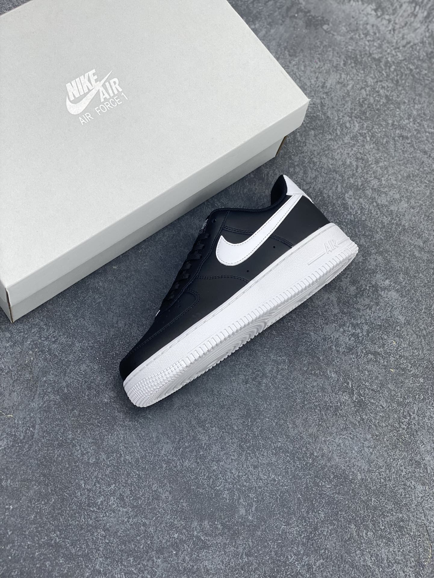 图片[7]-Nike Air Force 1\’07 空军一号休闲运动板鞋 黑白勾 原楦头原纸板 打造纯正空军版型#专注外贸渠道 全掌内置蜂窝气垫 #原盒配件 原厂中底钢印、拉帮完美 货号：FV5948-001 尺码：36 36.5 37.5 38 38.5 39 40 40.5 41 42 42.5 43 44 44.5 45-选品中心