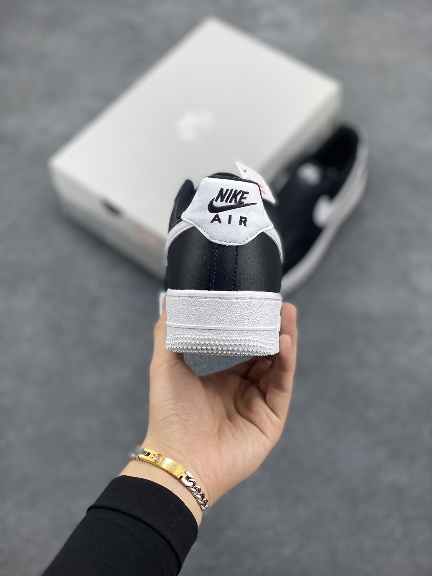 图片[4]-Nike Air Force 1\’07 空军一号休闲运动板鞋 黑白勾 原楦头原纸板 打造纯正空军版型#专注外贸渠道 全掌内置蜂窝气垫 #原盒配件 原厂中底钢印、拉帮完美 货号：FV5948-001 尺码：36 36.5 37.5 38 38.5 39 40 40.5 41 42 42.5 43 44 44.5 45-选品中心