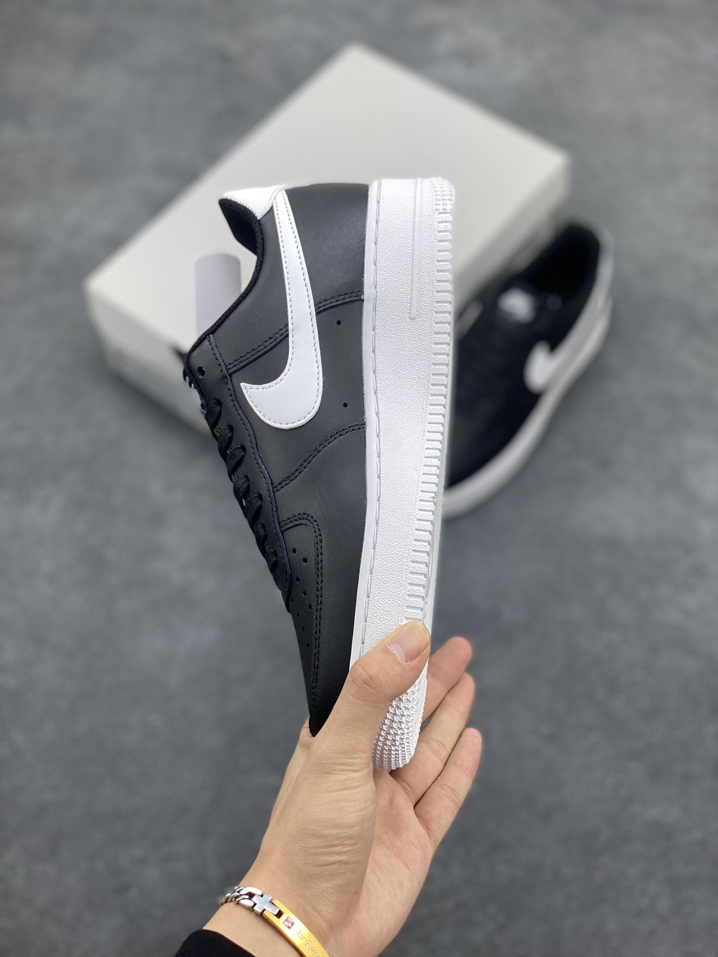 图片[3]-Nike Air Force 1\’07 空军一号休闲运动板鞋 黑白勾 原楦头原纸板 打造纯正空军版型#专注外贸渠道 全掌内置蜂窝气垫 #原盒配件 原厂中底钢印、拉帮完美 货号：FV5948-001 尺码：36 36.5 37.5 38 38.5 39 40 40.5 41 42 42.5 43 44 44.5 45-选品中心