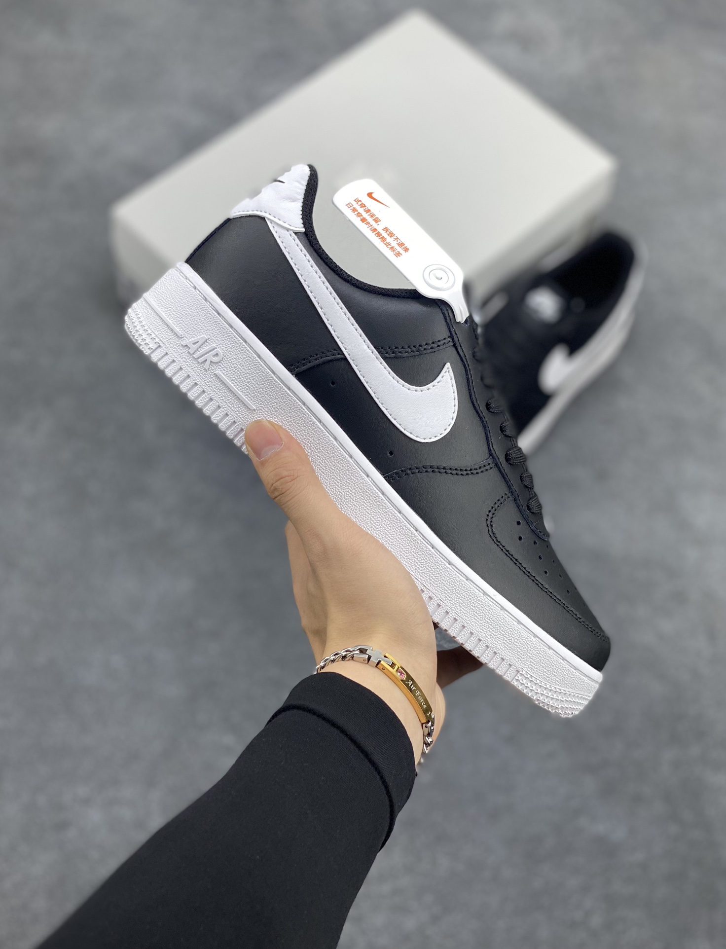 Nike Air Force 1\'07 空军一号休闲运动板鞋 黑白勾 原楦头原纸板 打造纯正空军版型#专注外贸渠道 全掌内置蜂窝气垫 #原盒配件 原厂中底钢印、拉帮完美 货号：FV5948-001 尺码：36 36.5 37.5 38 38.5 39 40 40.5 41 42 42.5 43 44 44.5 45-选品中心