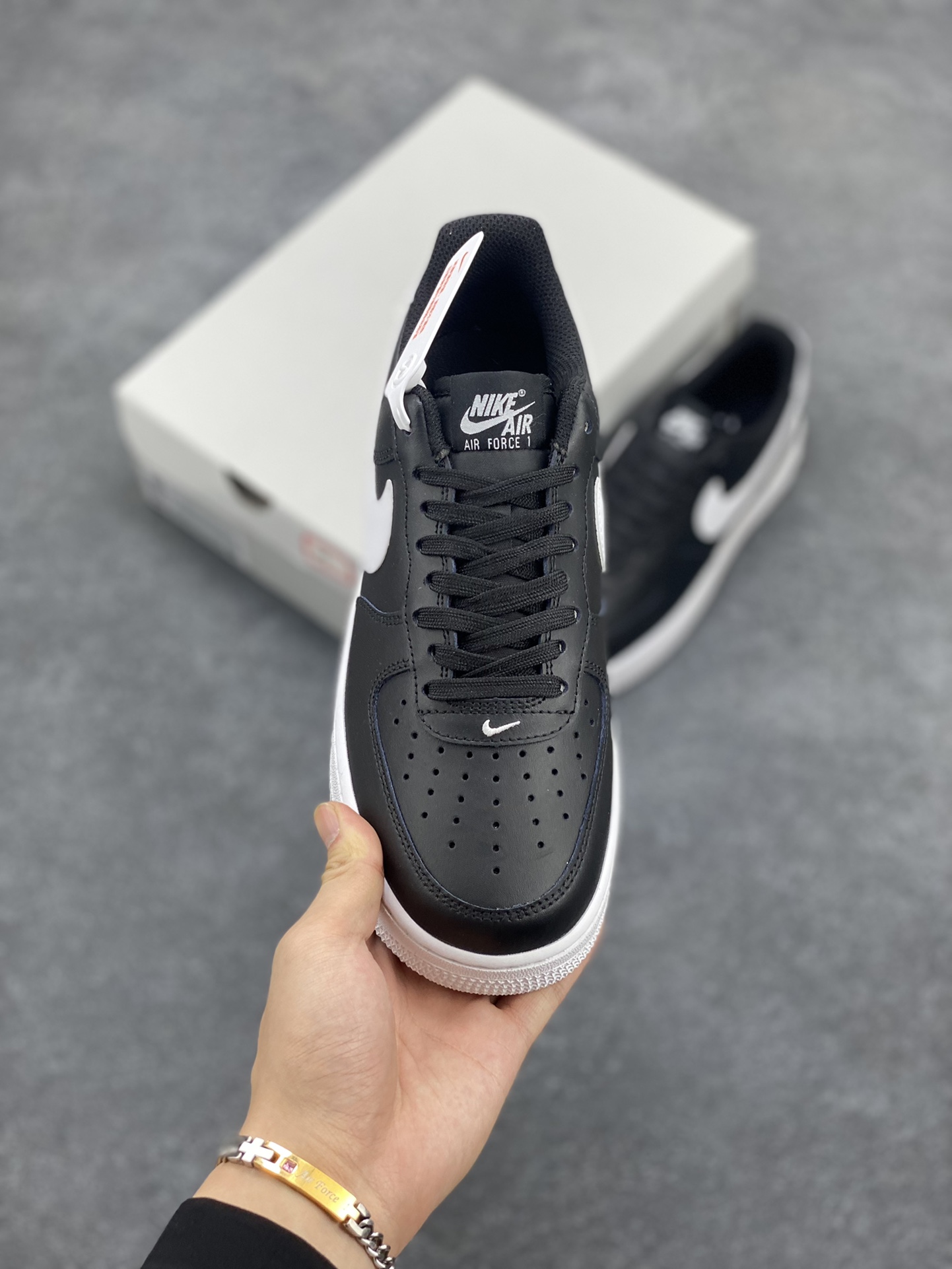 图片[2]-Nike Air Force 1\’07 空军一号休闲运动板鞋 黑白勾 原楦头原纸板 打造纯正空军版型#专注外贸渠道 全掌内置蜂窝气垫 #原盒配件 原厂中底钢印、拉帮完美 货号：FV5948-001 尺码：36 36.5 37.5 38 38.5 39 40 40.5 41 42 42.5 43 44 44.5 45-选品中心