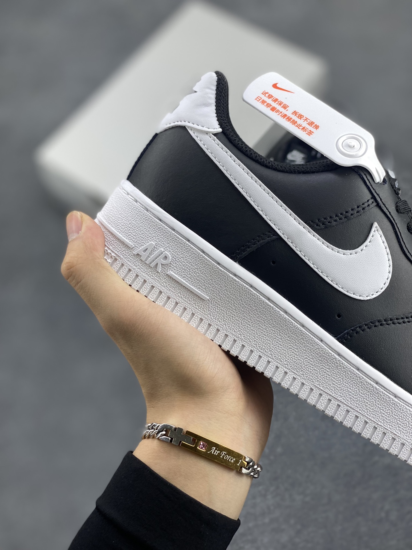 图片[6]-Nike Air Force 1\’07 空军一号休闲运动板鞋 黑白勾 原楦头原纸板 打造纯正空军版型#专注外贸渠道 全掌内置蜂窝气垫 #原盒配件 原厂中底钢印、拉帮完美 货号：FV5948-001 尺码：36 36.5 37.5 38 38.5 39 40 40.5 41 42 42.5 43 44 44.5 45-选品中心