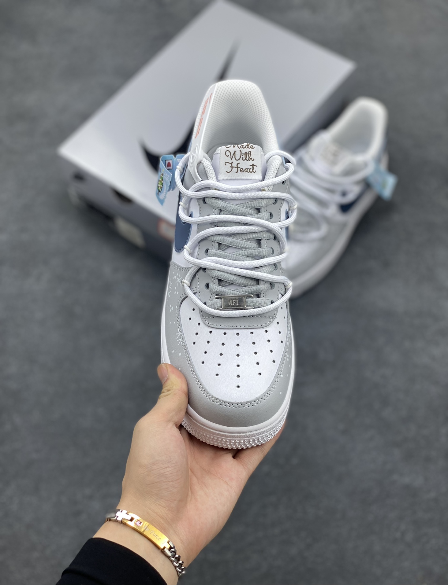 图片[2]-Nike Air Force 1 Low’07 冰雪奇缘 喷绘 空军一号绑带低帮休闲板鞋 定制皮料 原厂3D打印 定制鞋盒 原楦原纸板 纯正空军版型 内置全掌气垫 货号：ZH0316-035 尺码：36 36.5 37.5 38 38.5 39 40 40.5 41 42 42.5 43 44 44.5 45-选品中心