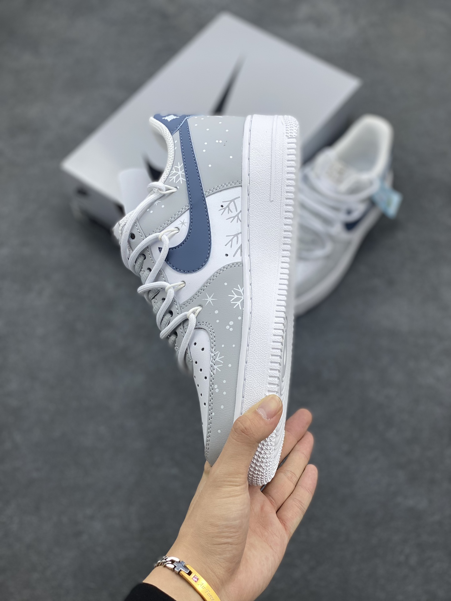 图片[3]-Nike Air Force 1 Low’07 冰雪奇缘 喷绘 空军一号绑带低帮休闲板鞋 定制皮料 原厂3D打印 定制鞋盒 原楦原纸板 纯正空军版型 内置全掌气垫 货号：ZH0316-035 尺码：36 36.5 37.5 38 38.5 39 40 40.5 41 42 42.5 43 44 44.5 45-选品中心