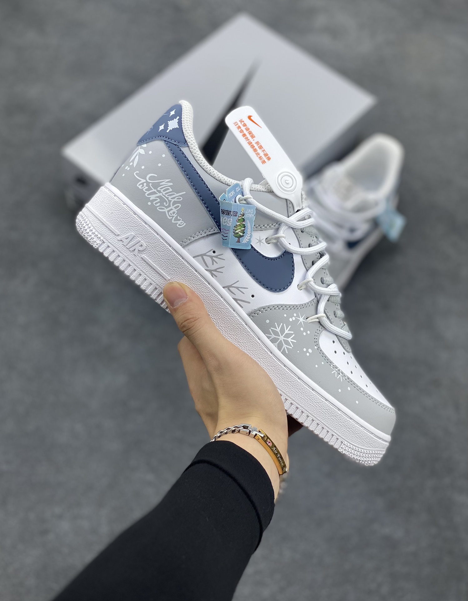 Nike Air Force 1 Low’07 冰雪奇缘 喷绘 空军一号绑带低帮休闲板鞋 定制皮料 原厂3D打印 定制鞋盒 原楦原纸板 纯正空军版型 内置全掌气垫 货号：ZH0316-035 尺码：36 36.5 37.5 38 38.5 39 40 40.5 41 42 42.5 43 44 44.5 45-选品中心