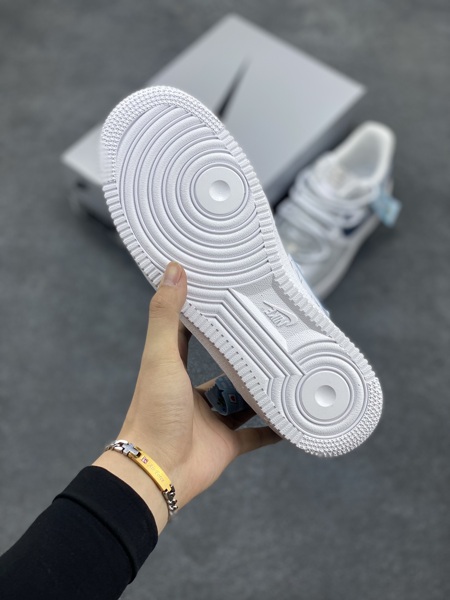 图片[5]-Nike Air Force 1 Low’07 冰雪奇缘 喷绘 空军一号绑带低帮休闲板鞋 定制皮料 原厂3D打印 定制鞋盒 原楦原纸板 纯正空军版型 内置全掌气垫 货号：ZH0316-035 尺码：36 36.5 37.5 38 38.5 39 40 40.5 41 42 42.5 43 44 44.5 45-选品中心