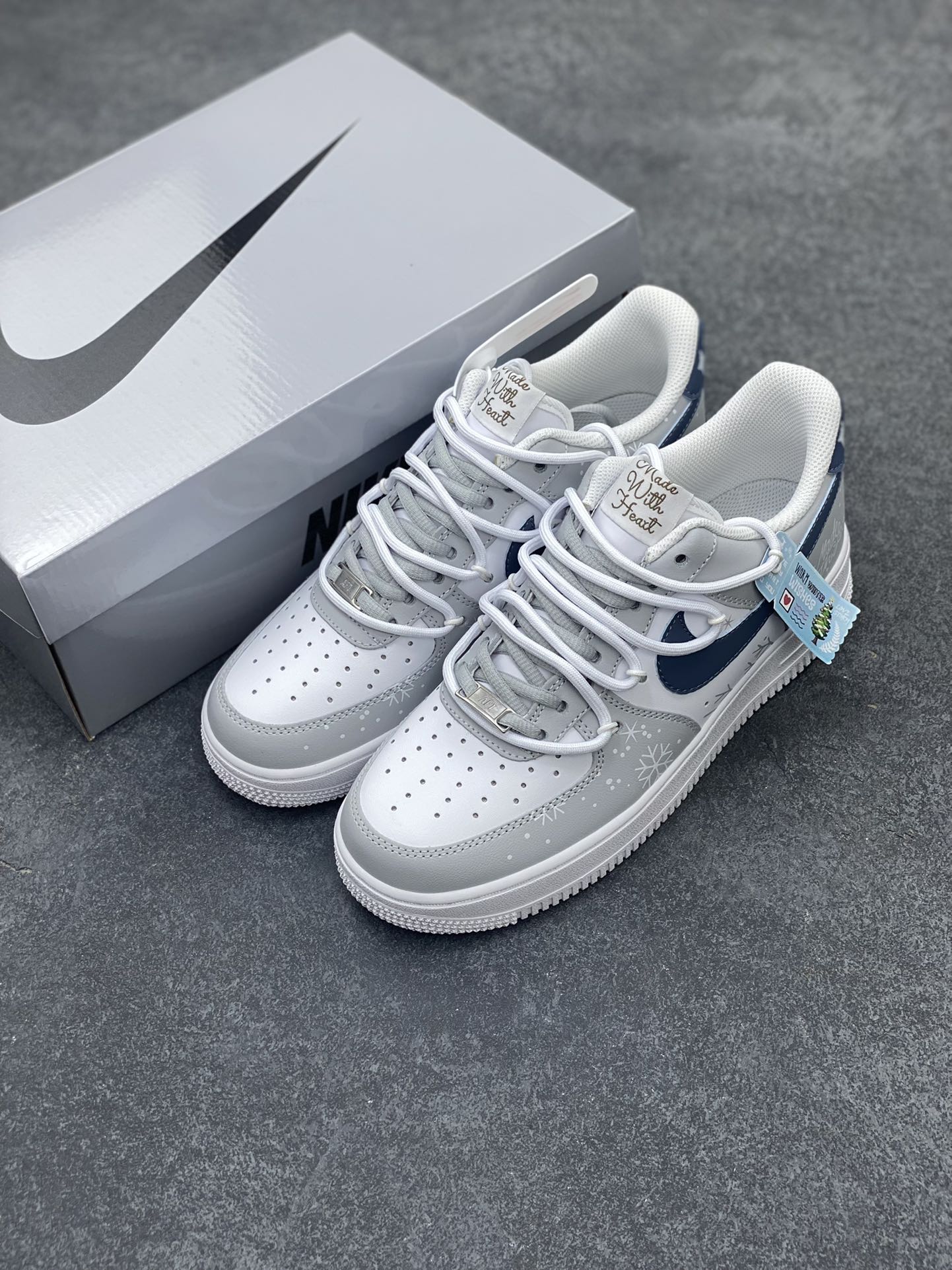 图片[8]-Nike Air Force 1 Low’07 冰雪奇缘 喷绘 空军一号绑带低帮休闲板鞋 定制皮料 原厂3D打印 定制鞋盒 原楦原纸板 纯正空军版型 内置全掌气垫 货号：ZH0316-035 尺码：36 36.5 37.5 38 38.5 39 40 40.5 41 42 42.5 43 44 44.5 45-选品中心