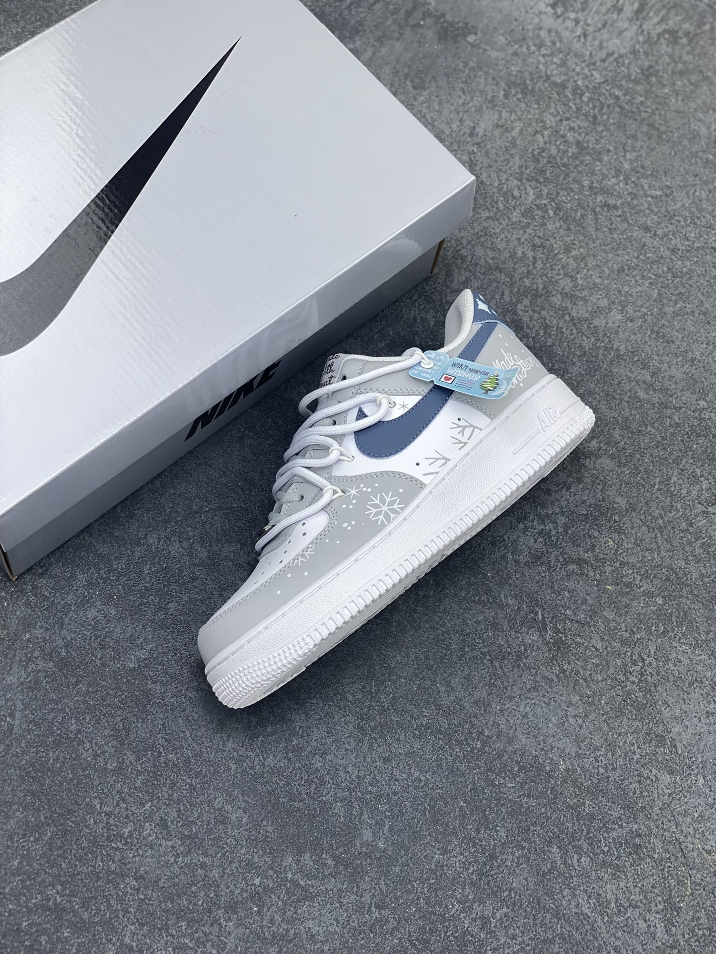 图片[7]-Nike Air Force 1 Low’07 冰雪奇缘 喷绘 空军一号绑带低帮休闲板鞋 定制皮料 原厂3D打印 定制鞋盒 原楦原纸板 纯正空军版型 内置全掌气垫 货号：ZH0316-035 尺码：36 36.5 37.5 38 38.5 39 40 40.5 41 42 42.5 43 44 44.5 45-选品中心