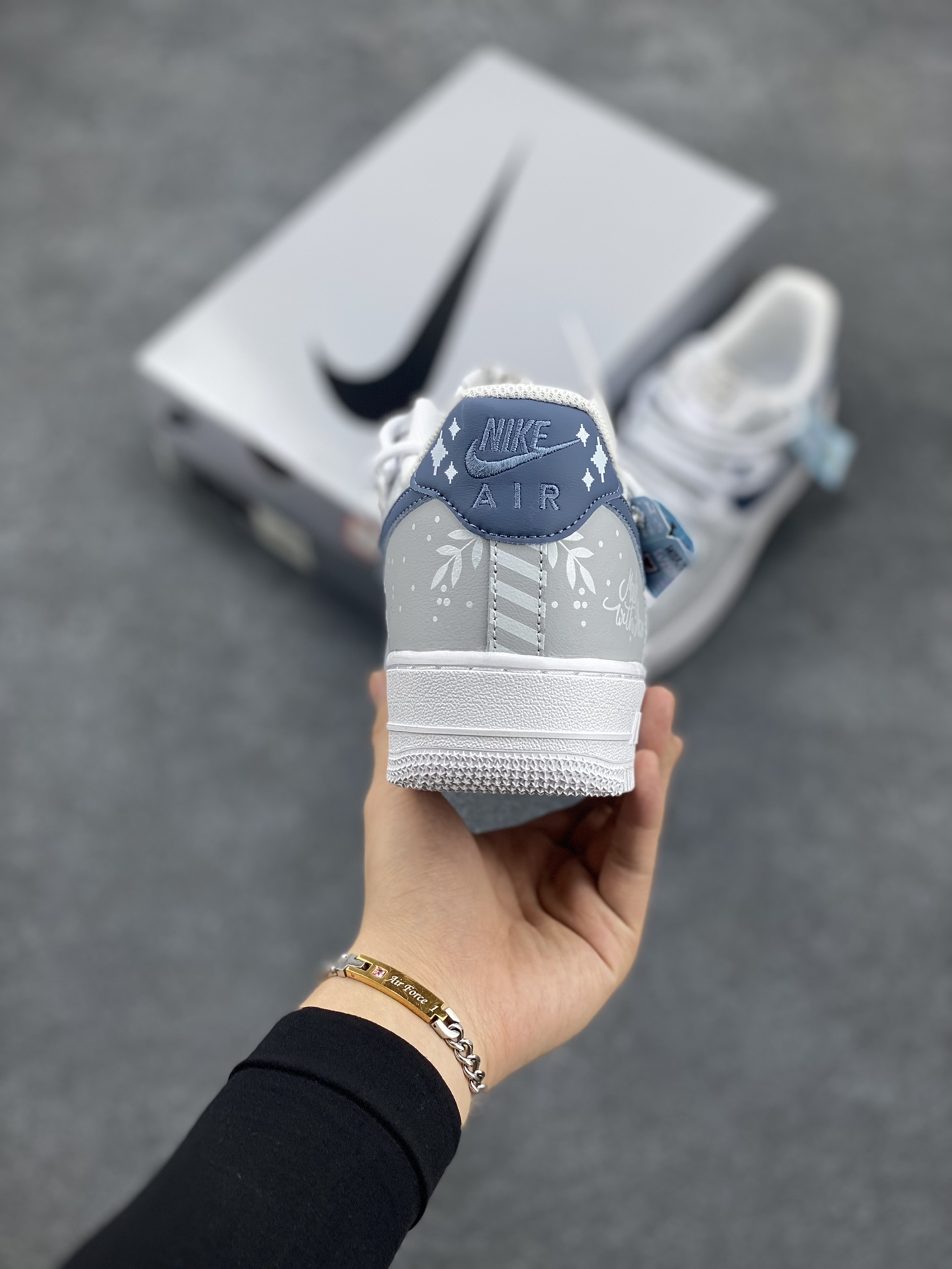 图片[4]-Nike Air Force 1 Low’07 冰雪奇缘 喷绘 空军一号绑带低帮休闲板鞋 定制皮料 原厂3D打印 定制鞋盒 原楦原纸板 纯正空军版型 内置全掌气垫 货号：ZH0316-035 尺码：36 36.5 37.5 38 38.5 39 40 40.5 41 42 42.5 43 44 44.5 45-选品中心