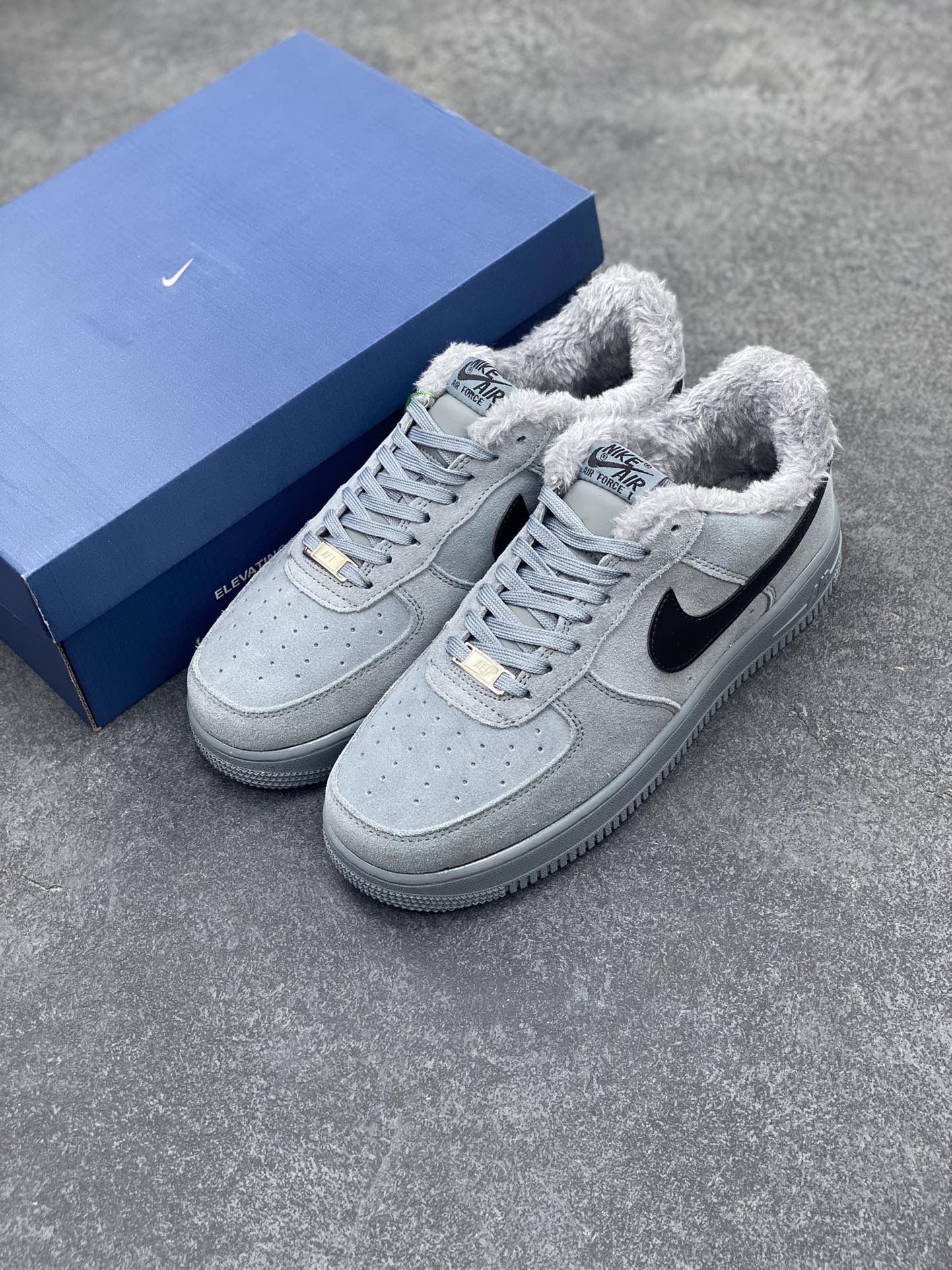 图片[8]-Nike Air Force 1 ’07 Low 空军一号低帮百搭休闲运动板鞋。柔软、弹性十足的缓震性能和出色的中底设计，横跨复古与现代的外型结合，造就出风靡全球三十多年的Force 1，直到今天还深受青睐 货号：AJ7747-101 尺码：36 37.5 38 39 40 40.5 41 42 42.5 43 44 44.5 45-选品中心