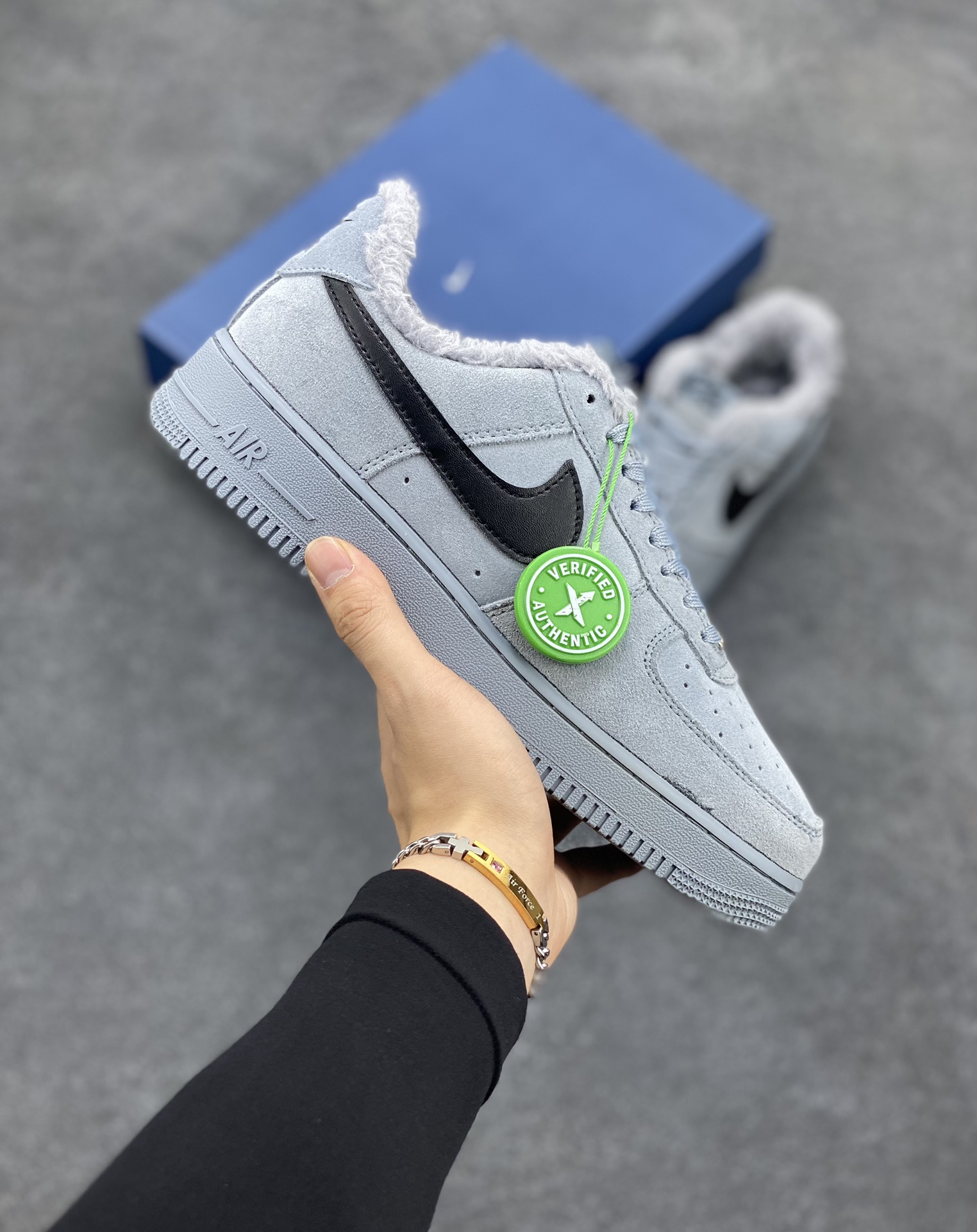 Nike Air Force 1 ’07 Low 空军一号低帮百搭休闲运动板鞋。柔软、弹性十足的缓震性能和出色的中底设计，横跨复古与现代的外型结合，造就出风靡全球三十多年的Force 1，直到今天还深受青睐 货号：AJ7747-101 尺码：36 37.5 38 39 40 40.5 41 42 42.5 43 44 44.5 45-选品中心