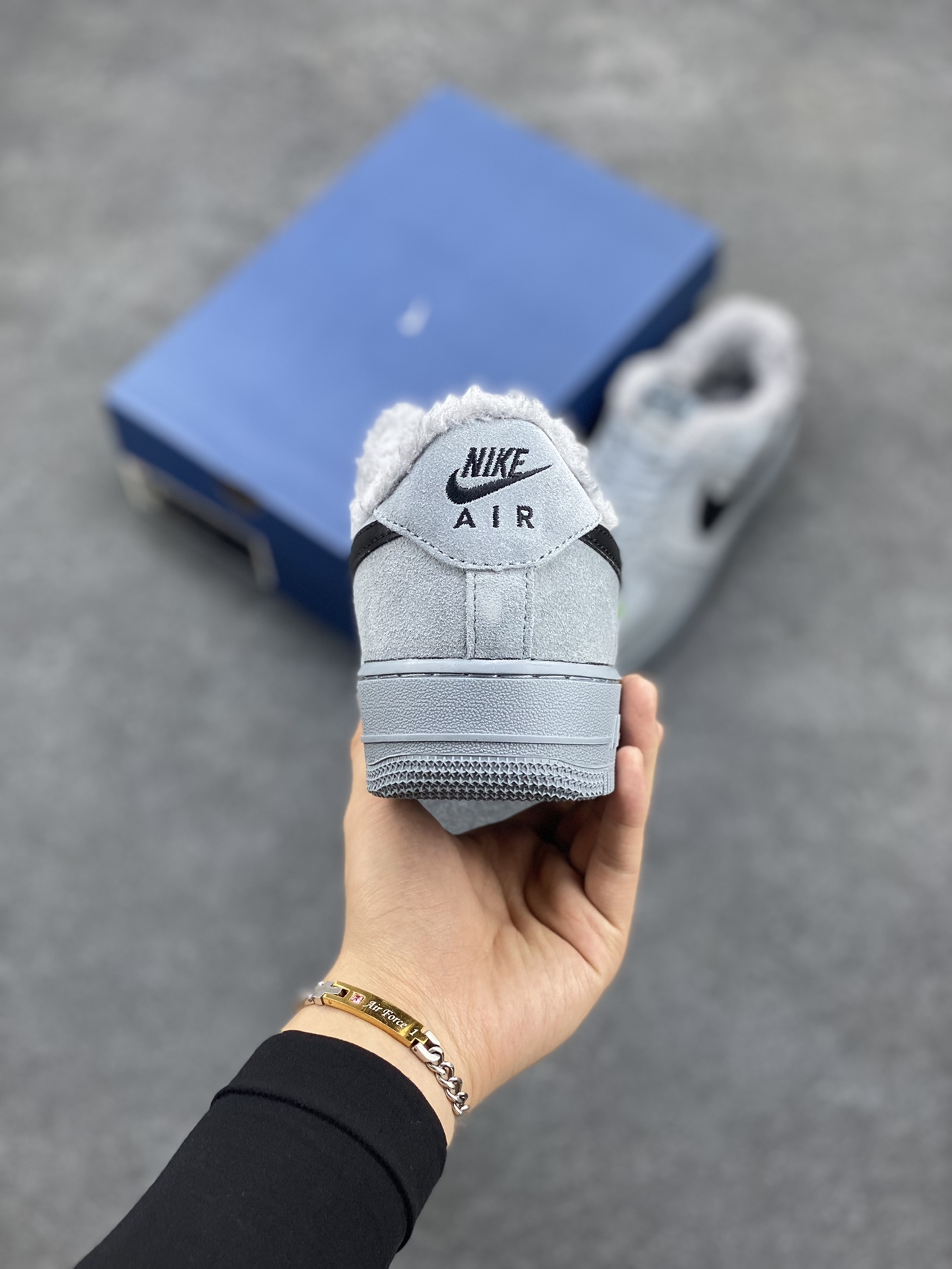 图片[4]-Nike Air Force 1 ’07 Low 空军一号低帮百搭休闲运动板鞋。柔软、弹性十足的缓震性能和出色的中底设计，横跨复古与现代的外型结合，造就出风靡全球三十多年的Force 1，直到今天还深受青睐 货号：AJ7747-101 尺码：36 37.5 38 39 40 40.5 41 42 42.5 43 44 44.5 45-选品中心