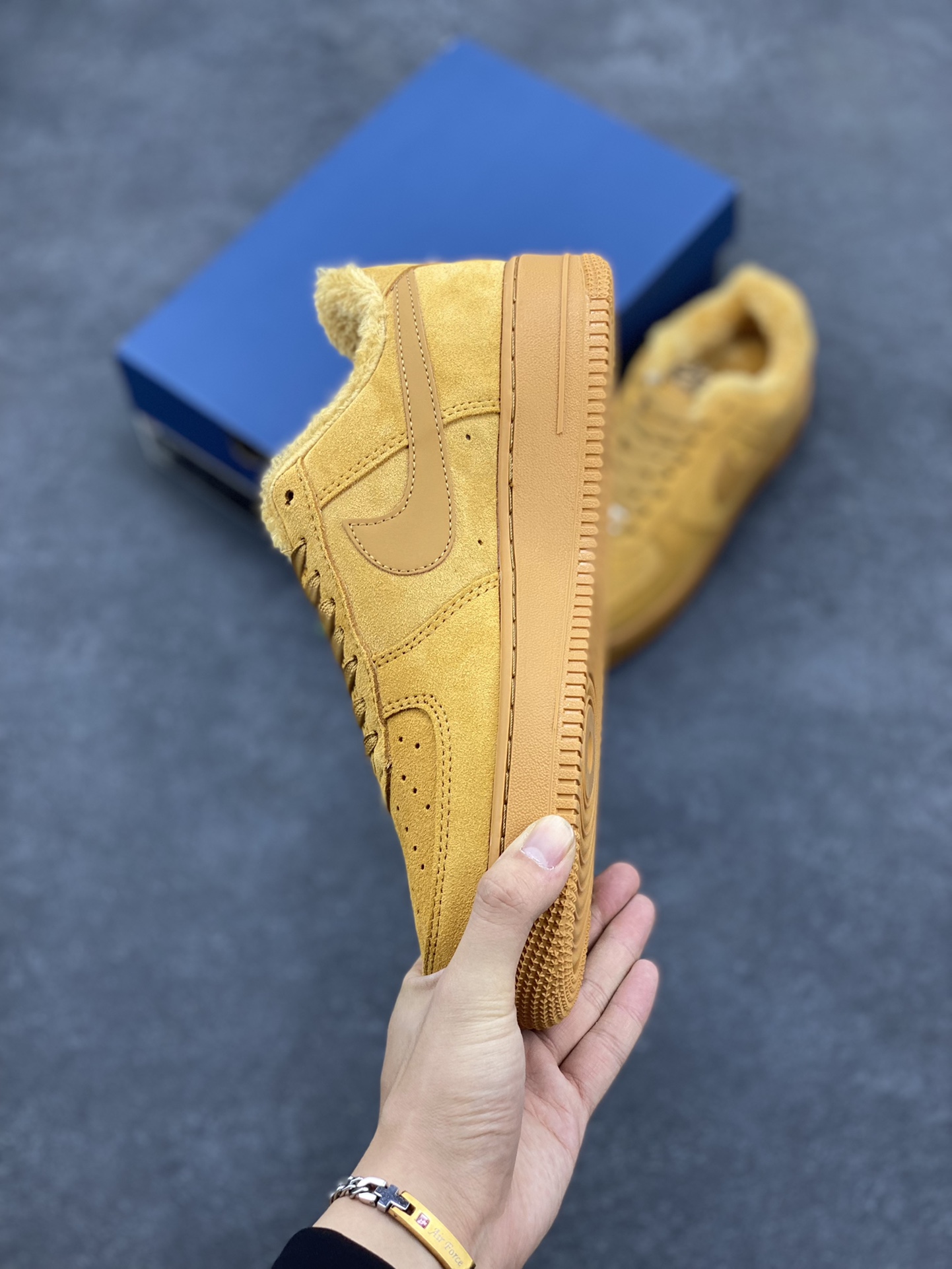图片[3]-Nike Air Force 1 ’07 Low 空军一号低帮百搭休闲运动板鞋。柔软、弹性十足的缓震性能和出色的中底设计，横跨复古与现代的外型结合，造就出风靡全球三十多年的Force 1，直到今天还深受青睐 货号：AJ7747-102 尺码：36 37.5 38 39 40 40.5 41 42 42.5 43 44 44.5 45-选品中心