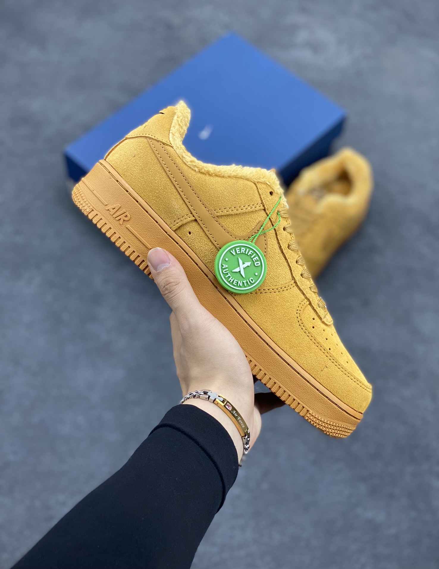 Nike Air Force 1 ’07 Low 空军一号低帮百搭休闲运动板鞋。柔软、弹性十足的缓震性能和出色的中底设计，横跨复古与现代的外型结合，造就出风靡全球三十多年的Force 1，直到今天还深受青睐 货号：AJ7747-102 尺码：36 37.5 38 39 40 40.5 41 42 42.5 43 44 44.5 45-选品中心