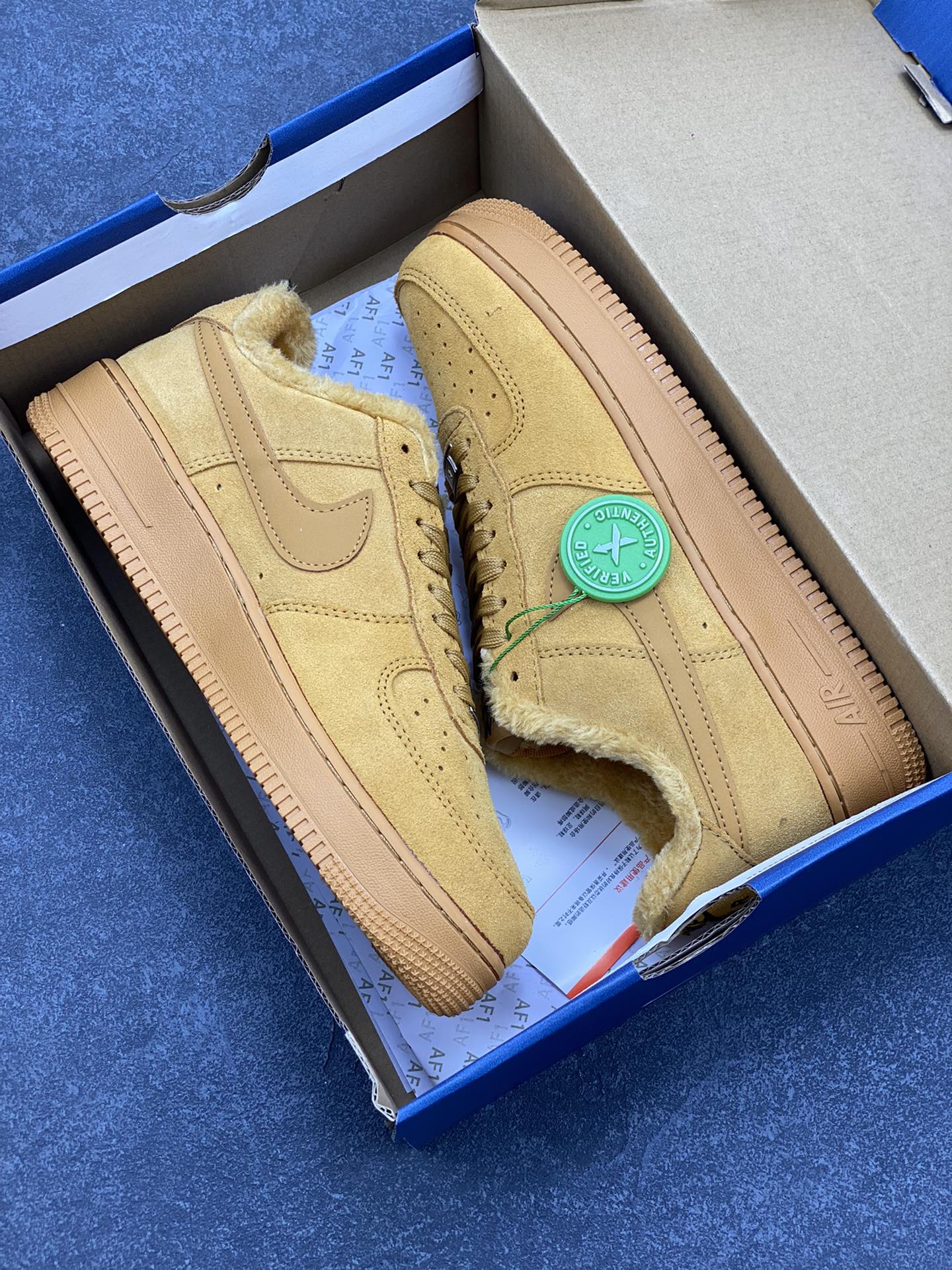 图片[9]-Nike Air Force 1 ’07 Low 空军一号低帮百搭休闲运动板鞋。柔软、弹性十足的缓震性能和出色的中底设计，横跨复古与现代的外型结合，造就出风靡全球三十多年的Force 1，直到今天还深受青睐 货号：AJ7747-102 尺码：36 37.5 38 39 40 40.5 41 42 42.5 43 44 44.5 45-选品中心