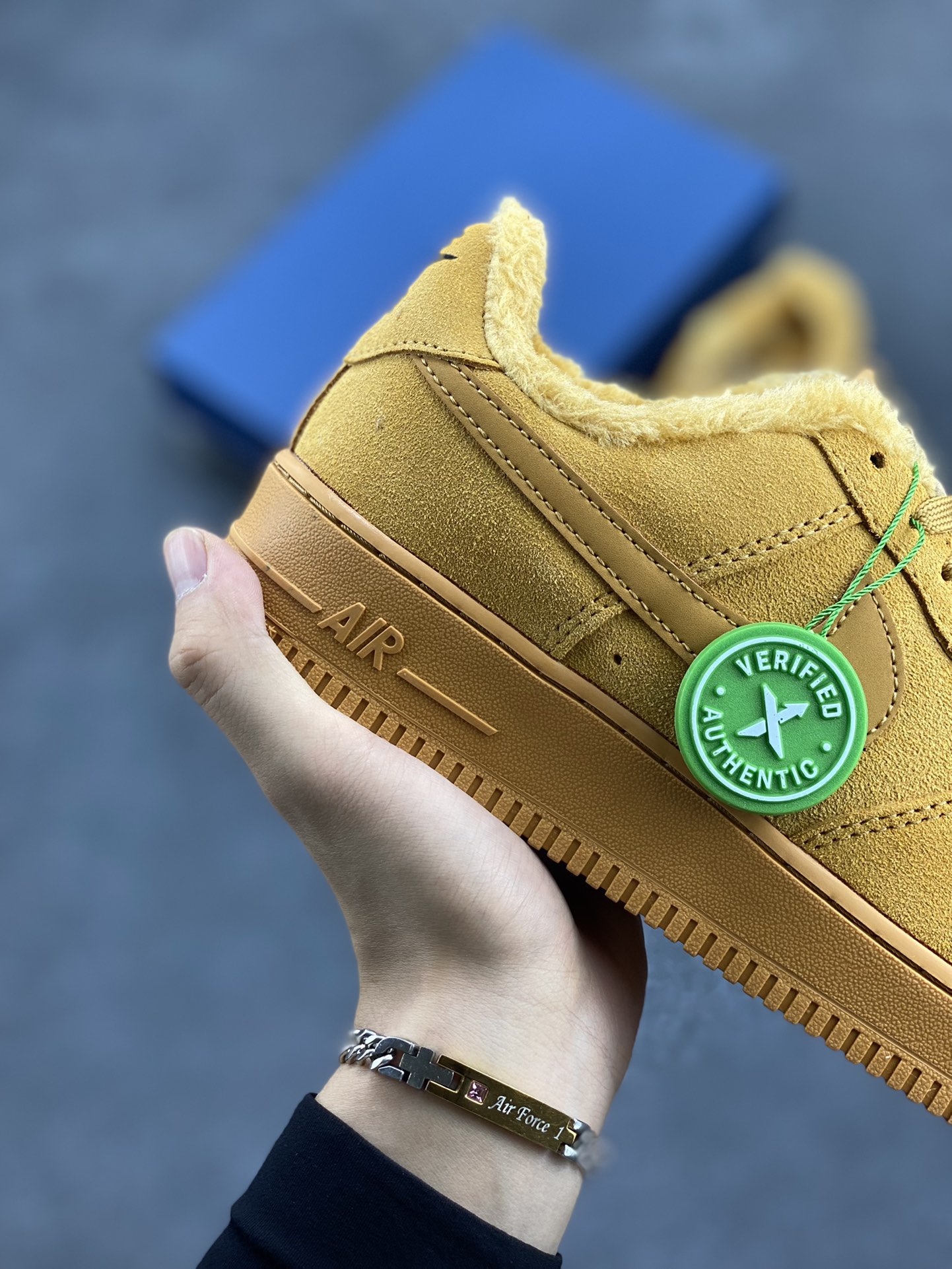 图片[6]-Nike Air Force 1 ’07 Low 空军一号低帮百搭休闲运动板鞋。柔软、弹性十足的缓震性能和出色的中底设计，横跨复古与现代的外型结合，造就出风靡全球三十多年的Force 1，直到今天还深受青睐 货号：AJ7747-102 尺码：36 37.5 38 39 40 40.5 41 42 42.5 43 44 44.5 45-选品中心