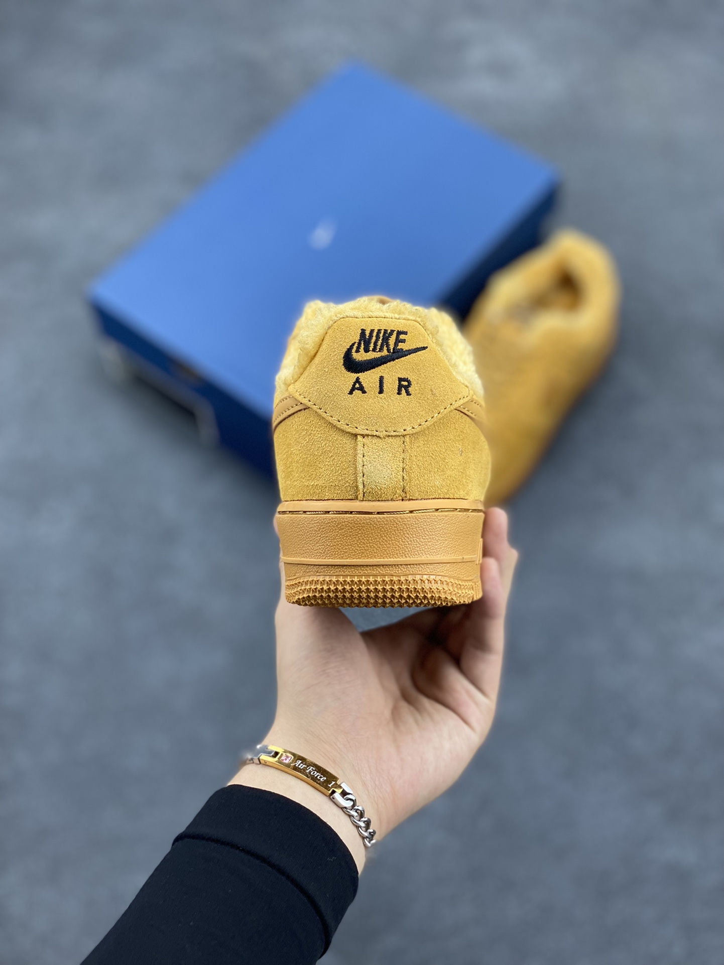 图片[4]-Nike Air Force 1 ’07 Low 空军一号低帮百搭休闲运动板鞋。柔软、弹性十足的缓震性能和出色的中底设计，横跨复古与现代的外型结合，造就出风靡全球三十多年的Force 1，直到今天还深受青睐 货号：AJ7747-102 尺码：36 37.5 38 39 40 40.5 41 42 42.5 43 44 44.5 45-选品中心