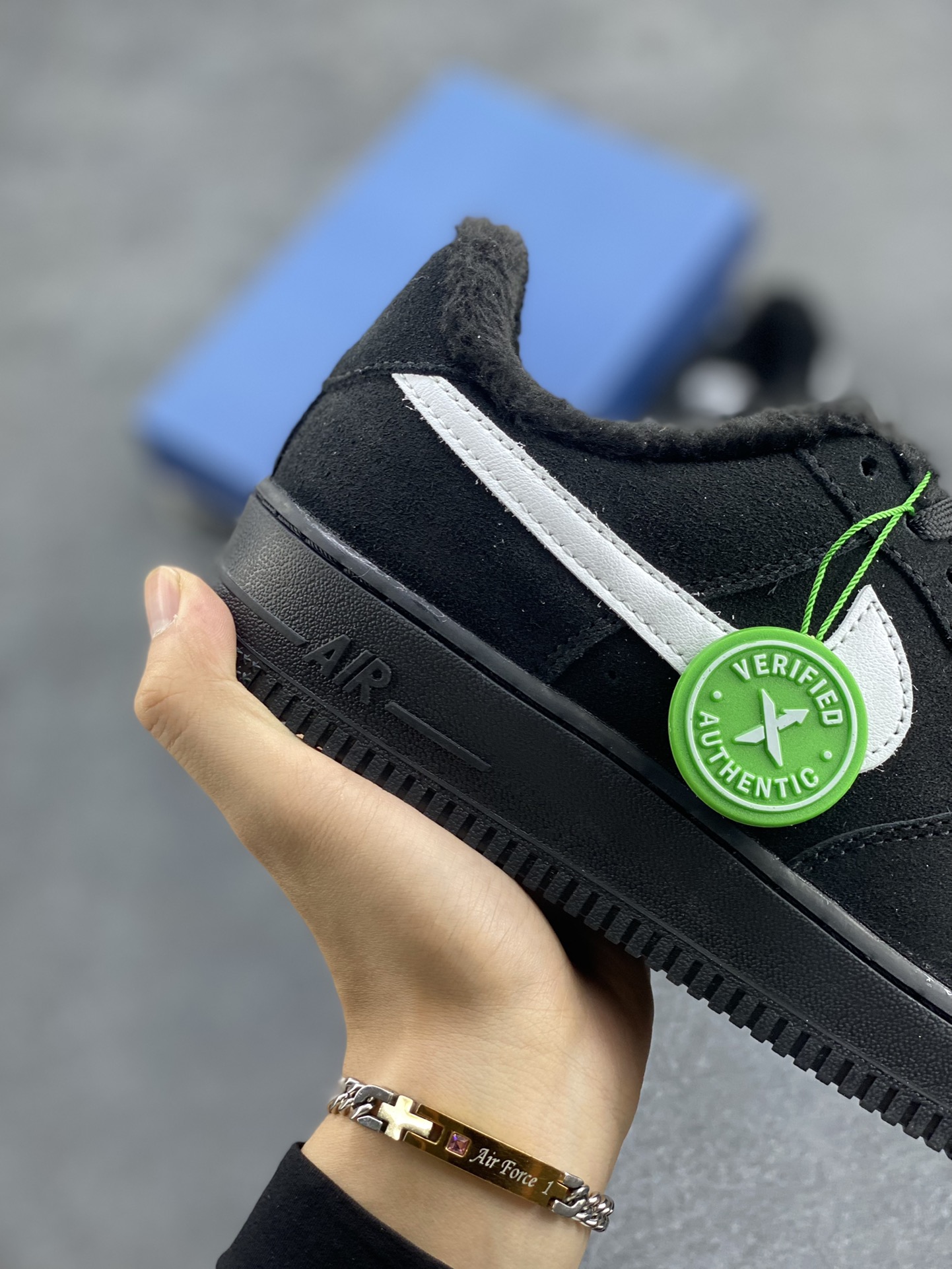 图片[6]-Nike Air Force 1 ’07 Low 空军一号低帮百搭休闲运动板鞋。柔软、弹性十足的缓震性能和出色的中底设计，横跨复古与现代的外型结合，造就出风靡全球三十多年的Force 1，直到今天还深受青睐 货号：AJ7747-100 尺码：36 37.5 38 39 40 40.5 41 42 42.5 43 44 44.5 45-选品中心