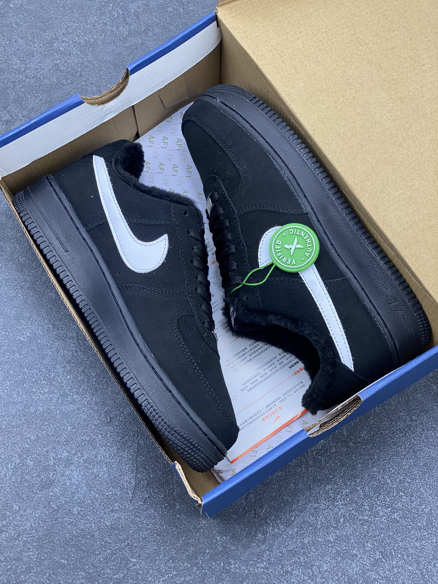 图片[9]-Nike Air Force 1 ’07 Low 空军一号低帮百搭休闲运动板鞋。柔软、弹性十足的缓震性能和出色的中底设计，横跨复古与现代的外型结合，造就出风靡全球三十多年的Force 1，直到今天还深受青睐 货号：AJ7747-100 尺码：36 37.5 38 39 40 40.5 41 42 42.5 43 44 44.5 45-选品中心