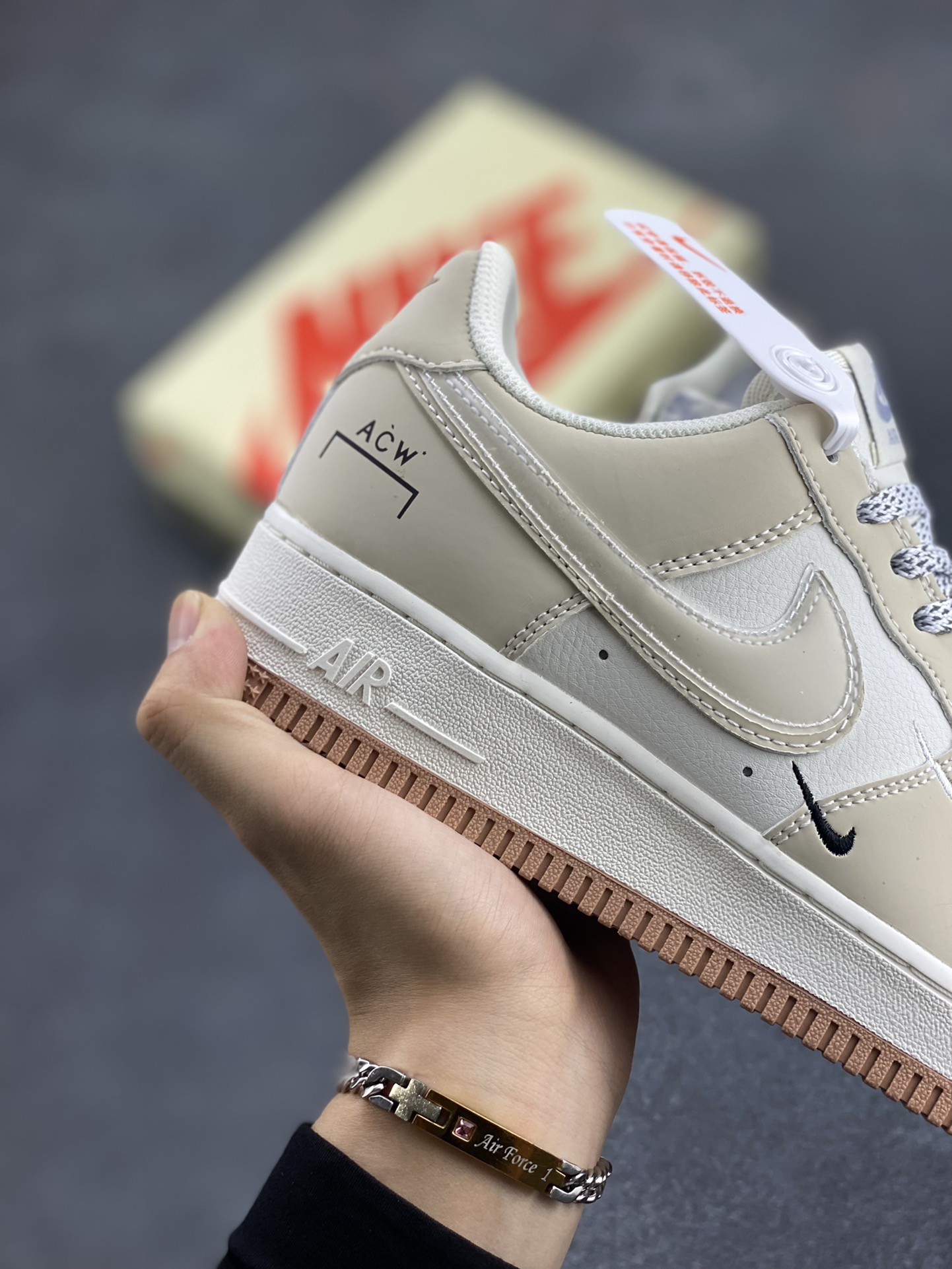 图片[6]-Nike Air Force 1 Low ACW联名 空军一号低帮运动休闲板鞋 原楦头原纸板 打造纯正空军版型 专注外贸渠道 全掌内置蜂窝气垫 原盒配件 原厂中底钢印、拉帮完美 货号：AC-639811 尺码：36 36.5 37.5 38 38.5 39 40 40.5 41 42 42.5 43 44 44.5 45-选品中心