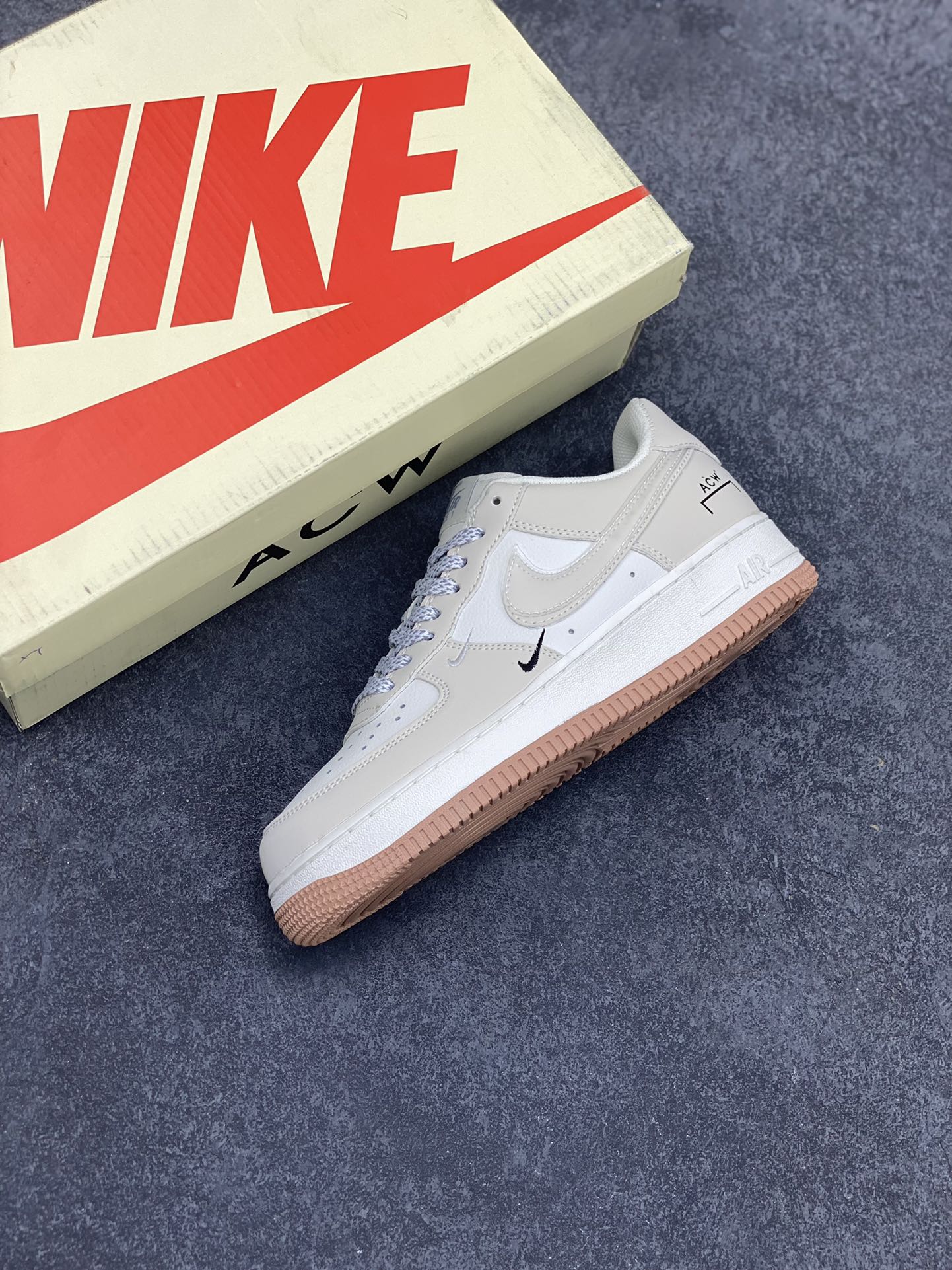 图片[7]-Nike Air Force 1 Low ACW联名 空军一号低帮运动休闲板鞋 原楦头原纸板 打造纯正空军版型 专注外贸渠道 全掌内置蜂窝气垫 原盒配件 原厂中底钢印、拉帮完美 货号：AC-639811 尺码：36 36.5 37.5 38 38.5 39 40 40.5 41 42 42.5 43 44 44.5 45-选品中心