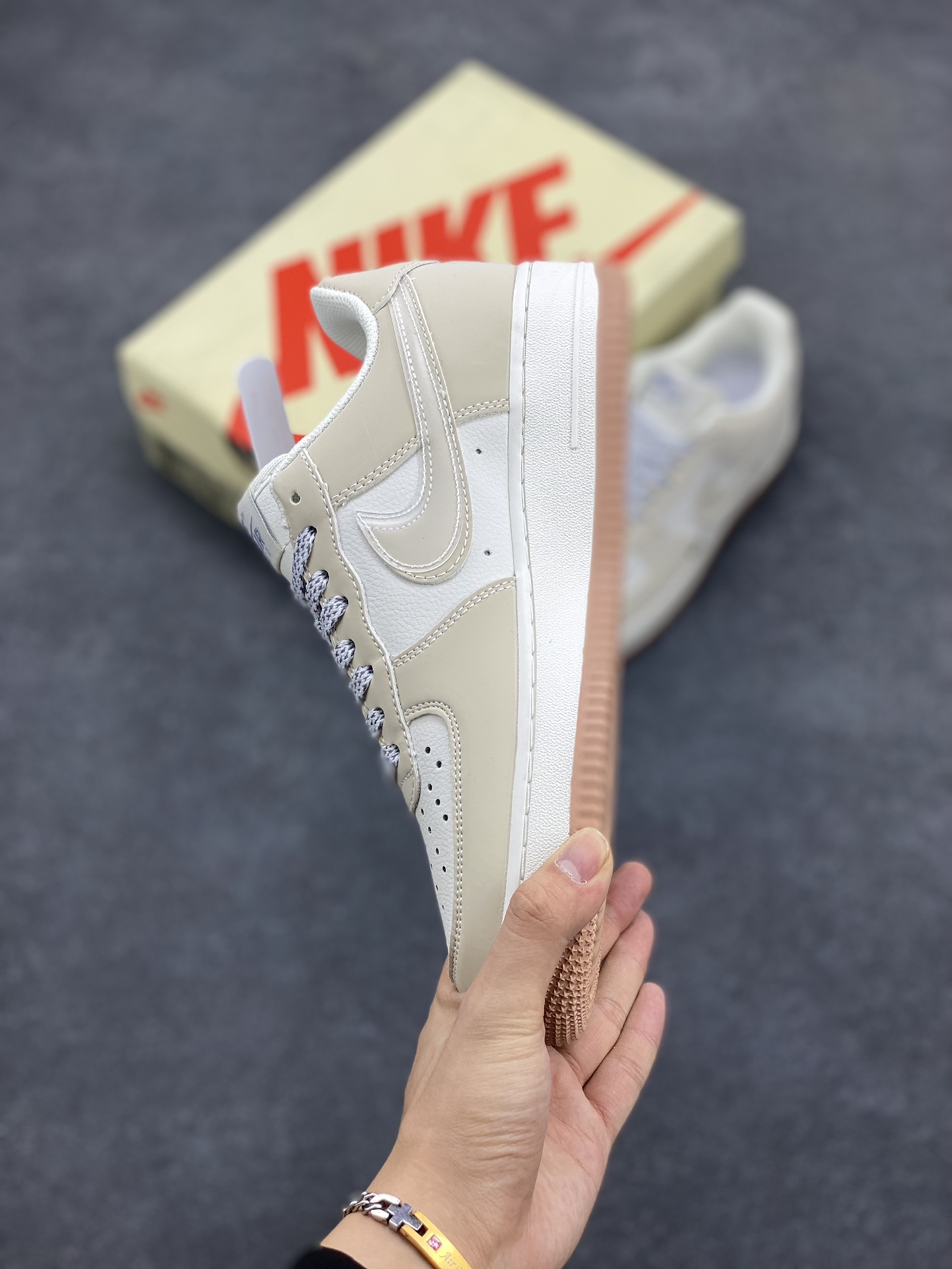 图片[3]-Nike Air Force 1 Low ACW联名 空军一号低帮运动休闲板鞋 原楦头原纸板 打造纯正空军版型 专注外贸渠道 全掌内置蜂窝气垫 原盒配件 原厂中底钢印、拉帮完美 货号：AC-639811 尺码：36 36.5 37.5 38 38.5 39 40 40.5 41 42 42.5 43 44 44.5 45-选品中心