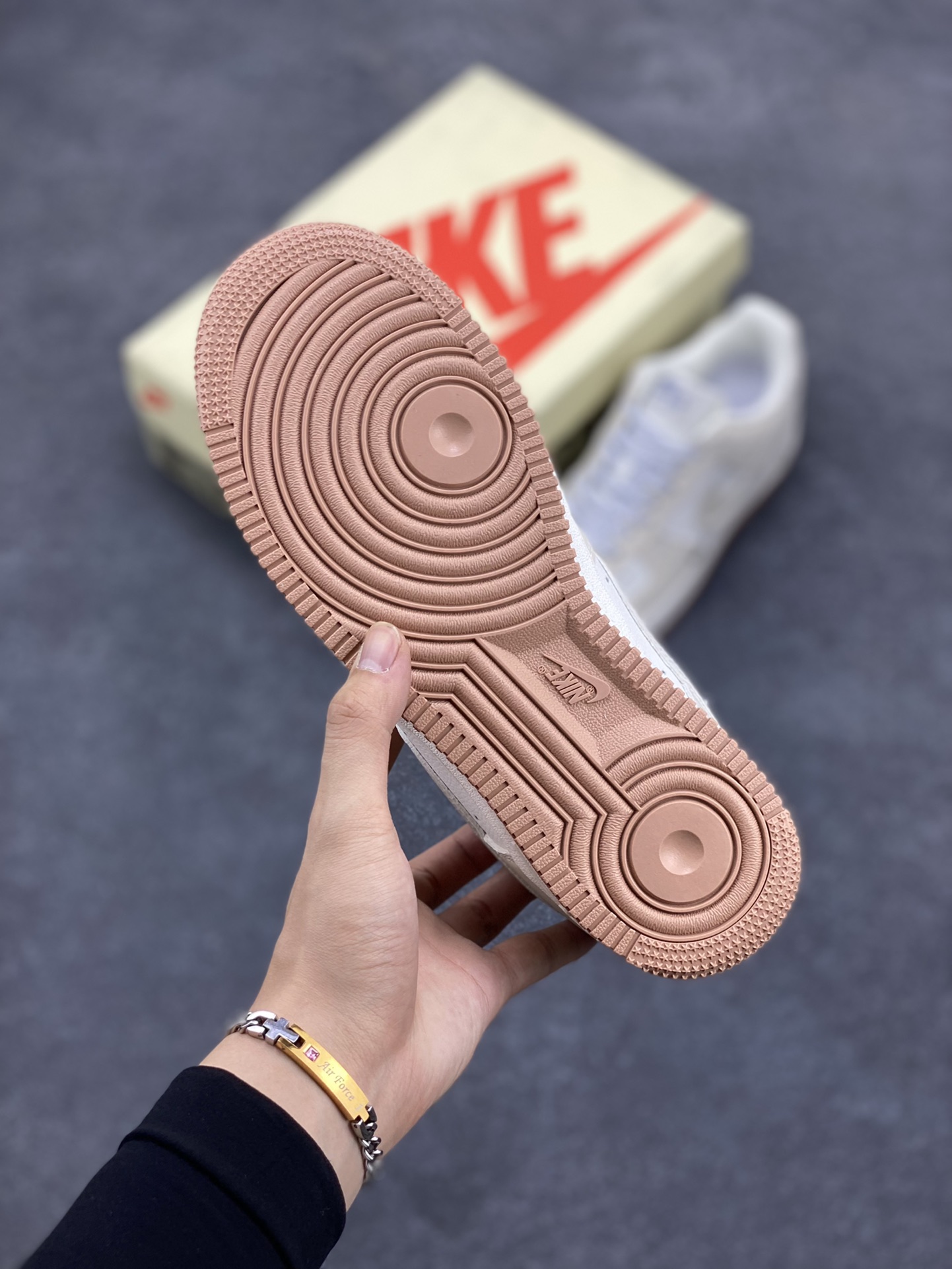 图片[5]-Nike Air Force 1 Low ACW联名 空军一号低帮运动休闲板鞋 原楦头原纸板 打造纯正空军版型 专注外贸渠道 全掌内置蜂窝气垫 原盒配件 原厂中底钢印、拉帮完美 货号：AC-639811 尺码：36 36.5 37.5 38 38.5 39 40 40.5 41 42 42.5 43 44 44.5 45-选品中心