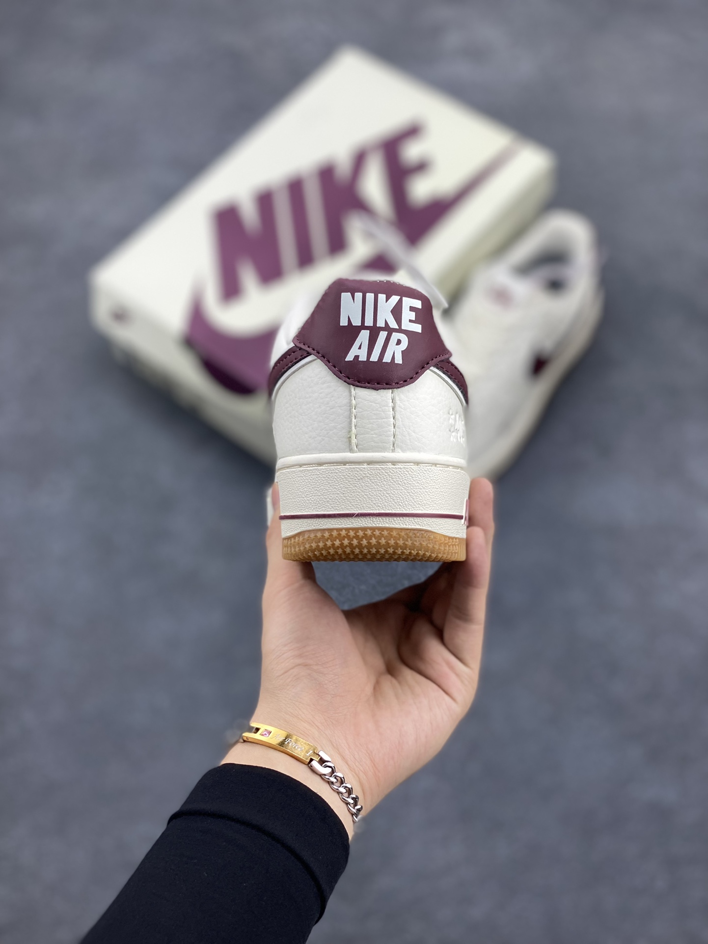 图片[4]-小红书爆款 官方同步 Nike Air Force 1 Low \’07 酒红小勾复古低帮空军一号休闲板鞋 3M反光 定制皮料 原楦原纸板 纯正版型 清洁度完美 内置全掌气垫 货号：WA0531-308 尺码：36 36.5 37.5 38 38.5 39 40 40.5 41 42 42.5 43 44 45-选品中心