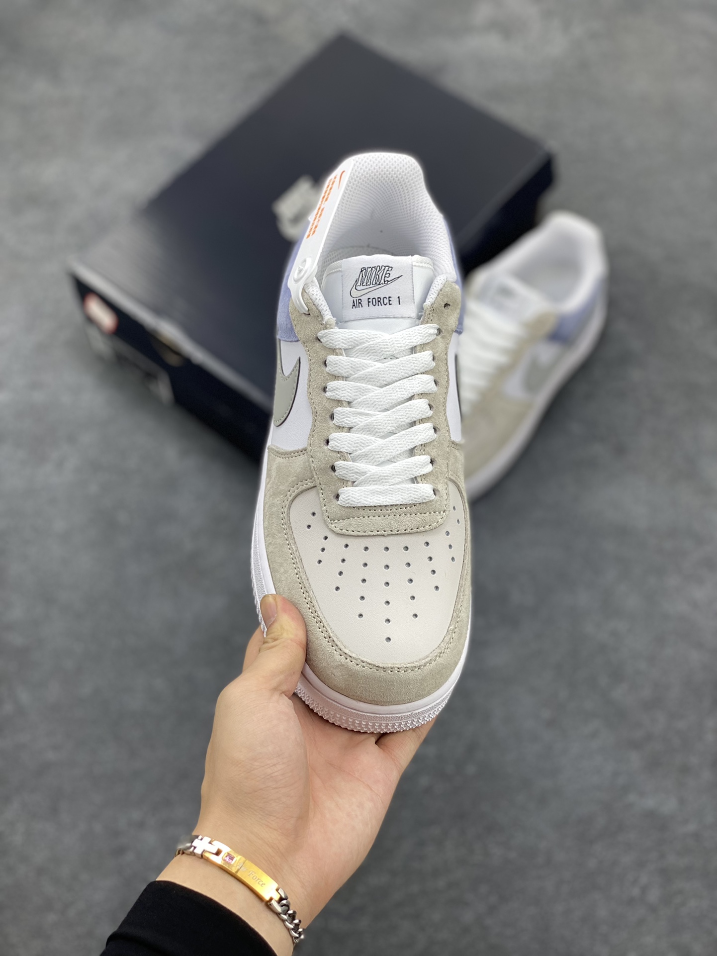 图片[2]-Nike Air Force 1 Low 07 白灰紫配色 空军一号低帮休闲板鞋 原厂麂皮 原楦原纸板 纯正版型 正品NFC感应芯片 高清洁度 内置全掌气垫 货号：LM2033-208 尺码：36 36.5 37.5 38 38.5 39 40 40.5 41 42 42.5 43 44 44.5 45-选品中心
