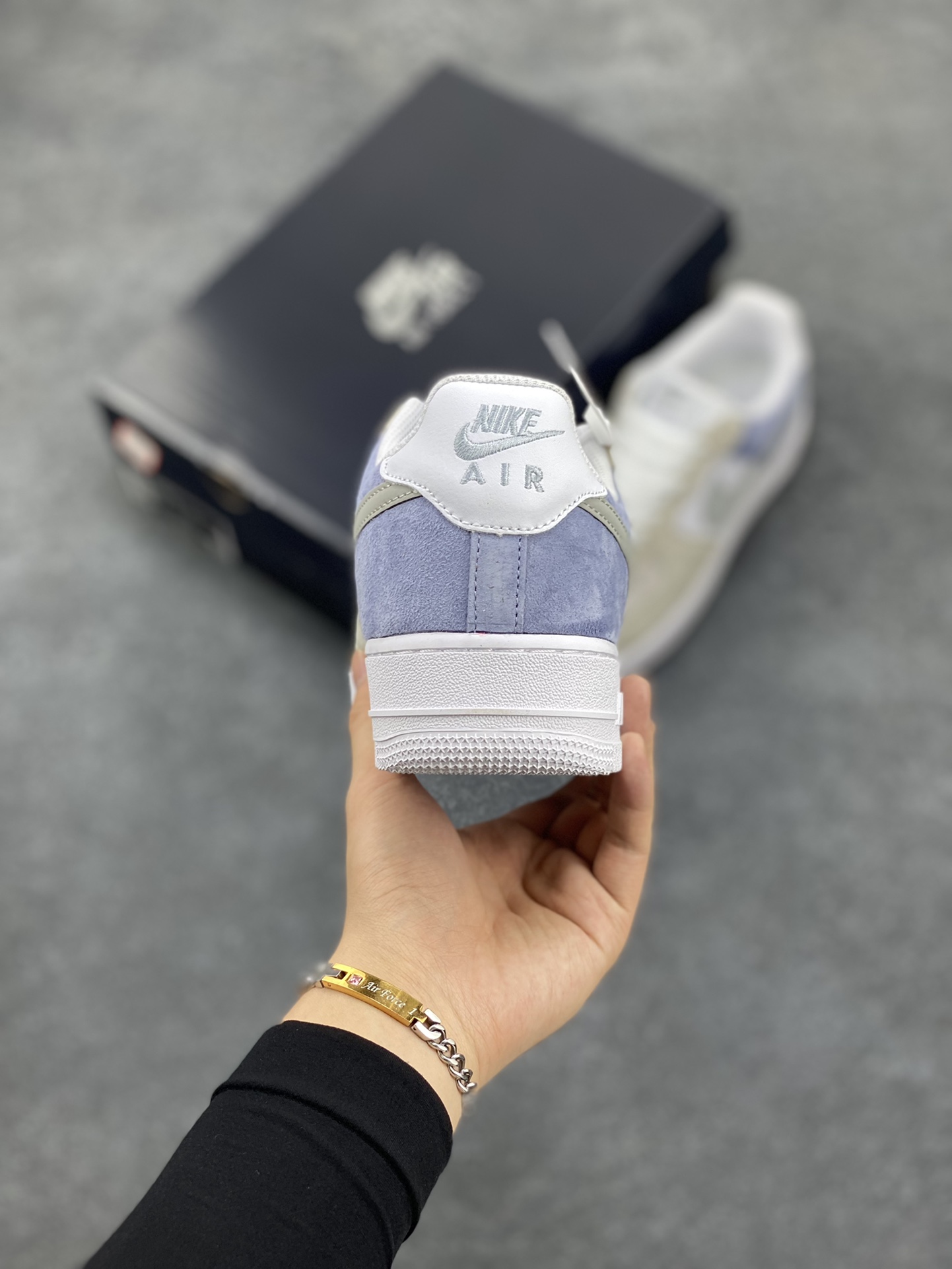 图片[4]-Nike Air Force 1 Low 07 白灰紫配色 空军一号低帮休闲板鞋 原厂麂皮 原楦原纸板 纯正版型 正品NFC感应芯片 高清洁度 内置全掌气垫 货号：LM2033-208 尺码：36 36.5 37.5 38 38.5 39 40 40.5 41 42 42.5 43 44 44.5 45-选品中心