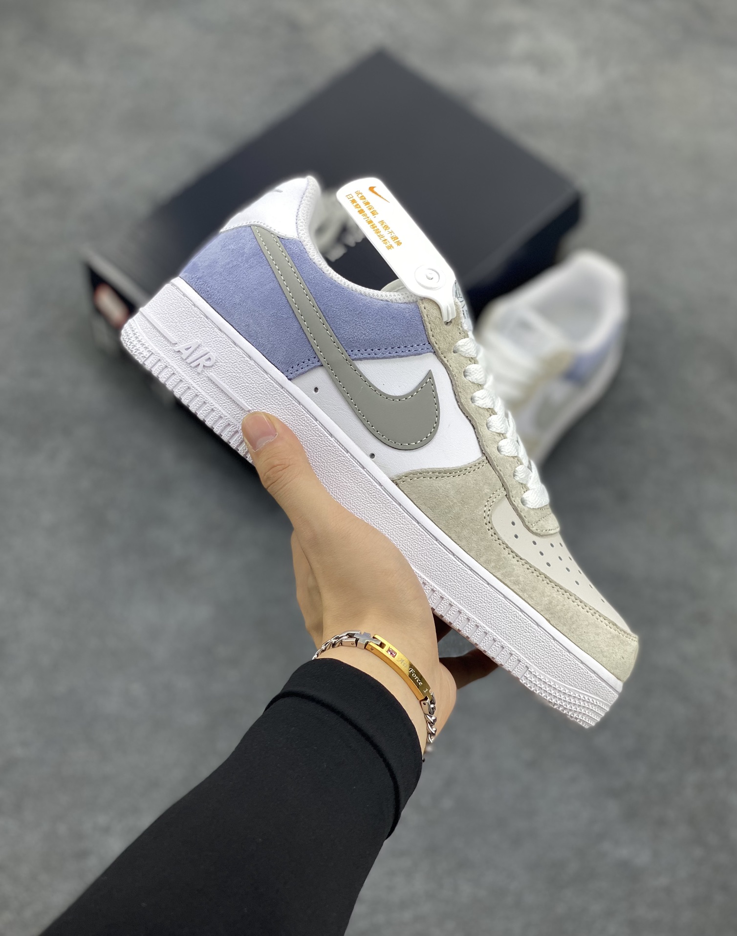 Nike Air Force 1 Low 07 白灰紫配色 空军一号低帮休闲板鞋 原厂麂皮 原楦原纸板 纯正版型 正品NFC感应芯片 高清洁度 内置全掌气垫 货号:LM2033-208 尺码:36 36.5 37.5 38 38.5 39 40 40.5 41 42 42.5 43 44 44.5 45-选品中心