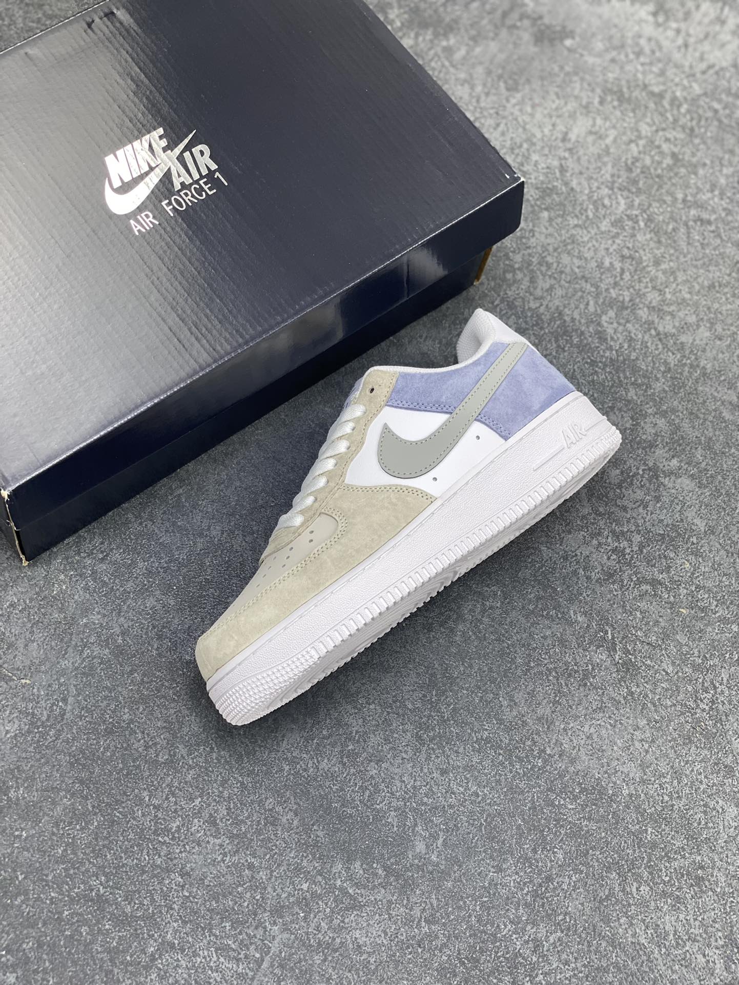 图片[7]-Nike Air Force 1 Low 07 白灰紫配色 空军一号低帮休闲板鞋 原厂麂皮 原楦原纸板 纯正版型 正品NFC感应芯片 高清洁度 内置全掌气垫 货号：LM2033-208 尺码：36 36.5 37.5 38 38.5 39 40 40.5 41 42 42.5 43 44 44.5 45-选品中心