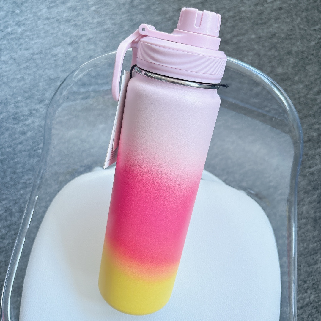 Crafted by lululemon, this water bottle features a high-grade stainless - Comprehensive 3