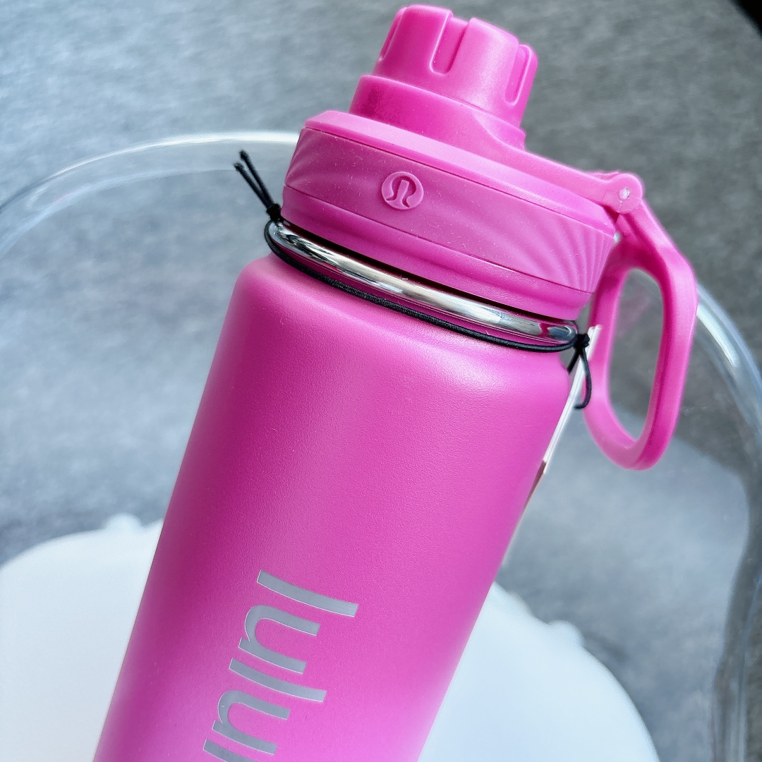 lululemon insulated sports water bottle with straw lid, designed for hot - Comprehensive 2