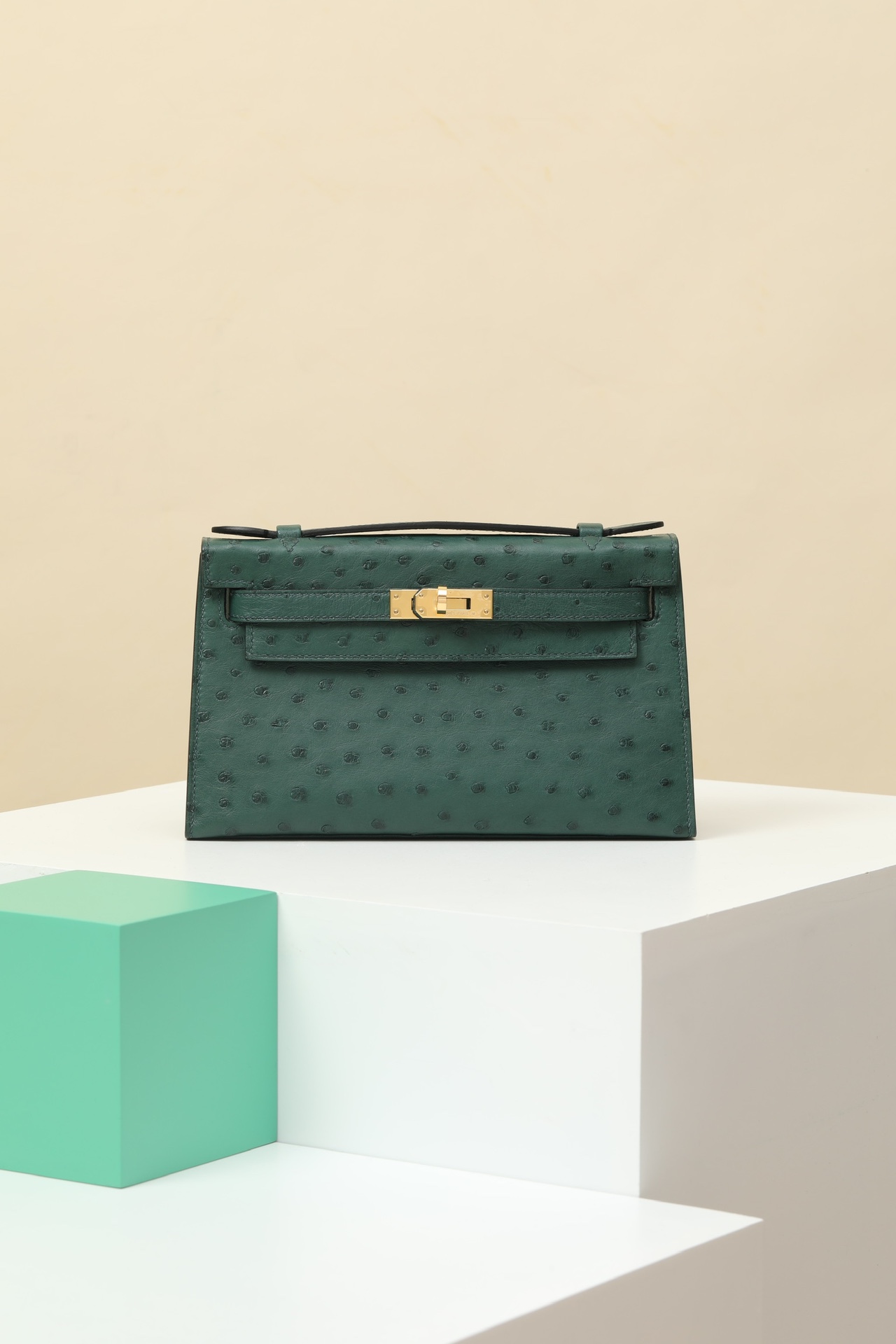 Hermes Kelly Borsette Borse Crossbody & Borse a Tracolla Oro Verde Cuoio di struzzo Mini