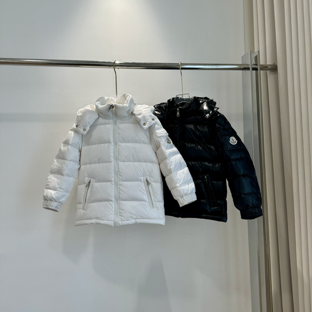 NO:209697,New product and new Maya Moncler high-end children's down jacket, a super durable and super thick baby down jacket...the basic Maya!  You can choose from two colors to black, handsome, cool and dirty!  Pink fashion trendy and tender!  Warm!  Thickness visible to the naked eye!  It is very consistent with the positioning of this brand~ The fabric is extremely comfortable and very easy to take care of in winter!  Give your baby a very casual, cool and beautiful feeling. The detachable hooded design is equivalent to wearing one or two clothes~ Color: black (, stock) white (none) Size: 110-160, clothes, christian louboutin, down jacket, hats,19860909新品新款玛雅Moncler高端儿童羽绒服 一款超级耐看超级厚实的宝宝羽绒服……基础款玛雅！两色可以选择黑色帅气酷炫 耐脏！粉色时尚潮流感粉嫩十足！ 保暖性！肉眼可见的厚实！非常符合这个品牌的定位～ 面料极度舒服,冬天非常好打理！ 给宝宝一种相当休闲,相当帅酷美的感觉哦 可拆卸连帽设计等于说一衣两穿了～ 颜色:黑色（,有货）白色（无） 尺码:110-160,衣服,christian louboutin,down jacket,hats,,Children's