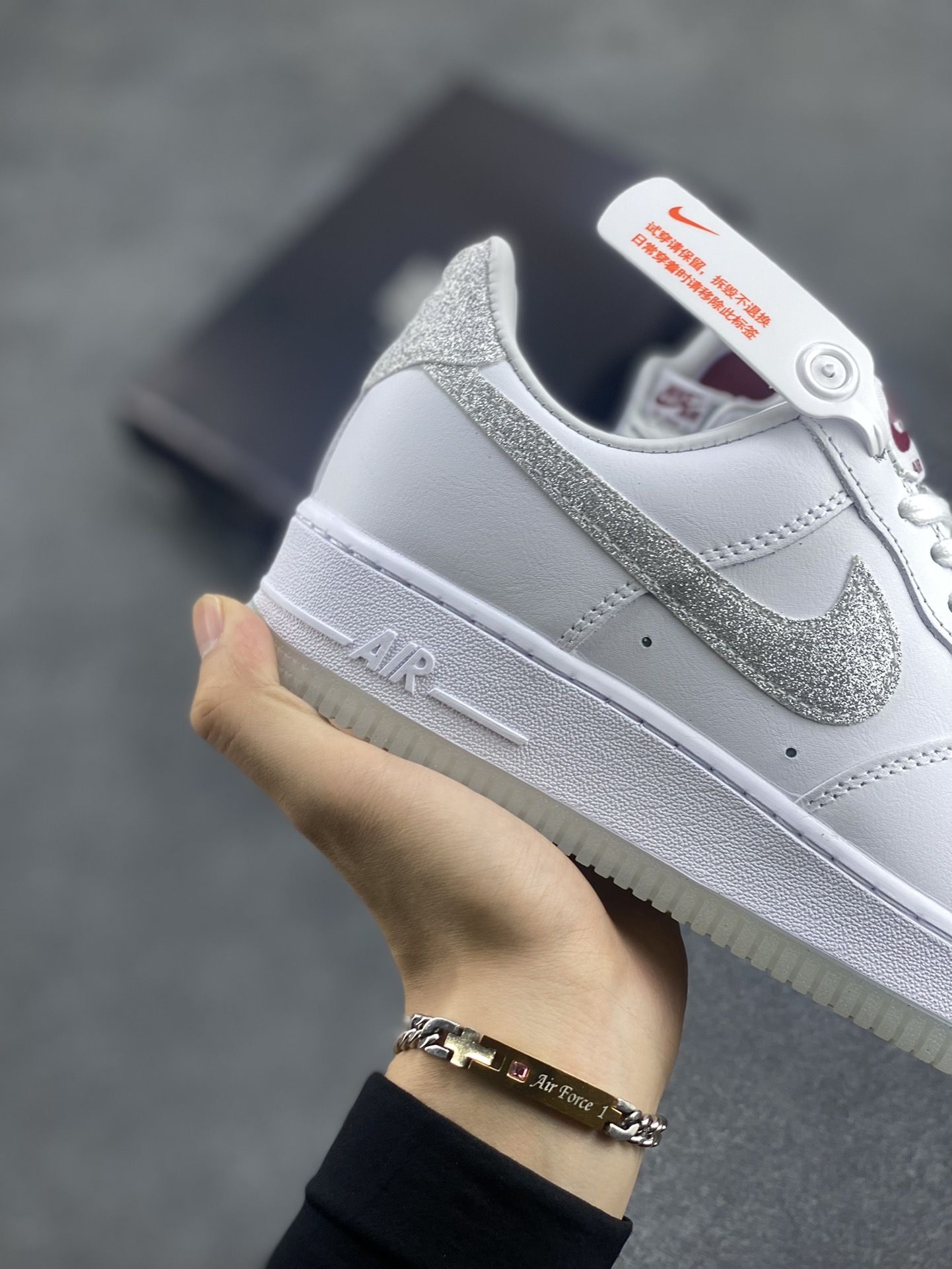 图片[6]-Nike Air Force 1 Low 07 白银闪钩 原楦头原纸板 打造纯正低帮空军版型 专注外贸渠道 全掌内置蜂窝气垫 原盒配件 原厂中底钢印、拉帮完美 货号：HQ3461-191 尺码：36 36.5 37.5 38 38.5 39 40 40.5 41 42 42.5 43 44 44.5 45-选品中心