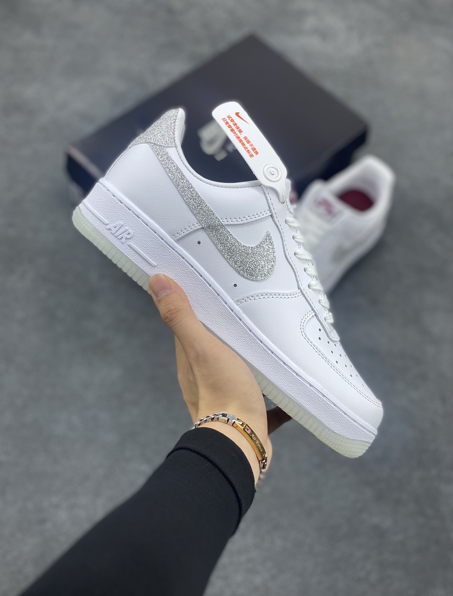 Nike Air Force 1 Low 07 白银闪钩 原楦头原纸板 打造纯正低帮空军版型 专注外贸渠道 全掌内置蜂窝气垫 原盒配件 原厂中底钢印、拉帮完美 货号：HQ3461-191 尺码：36 36.5 37.5 38 38.5 39 40 40.5 41 42 42.5 43 44 44.5 45-选品中心