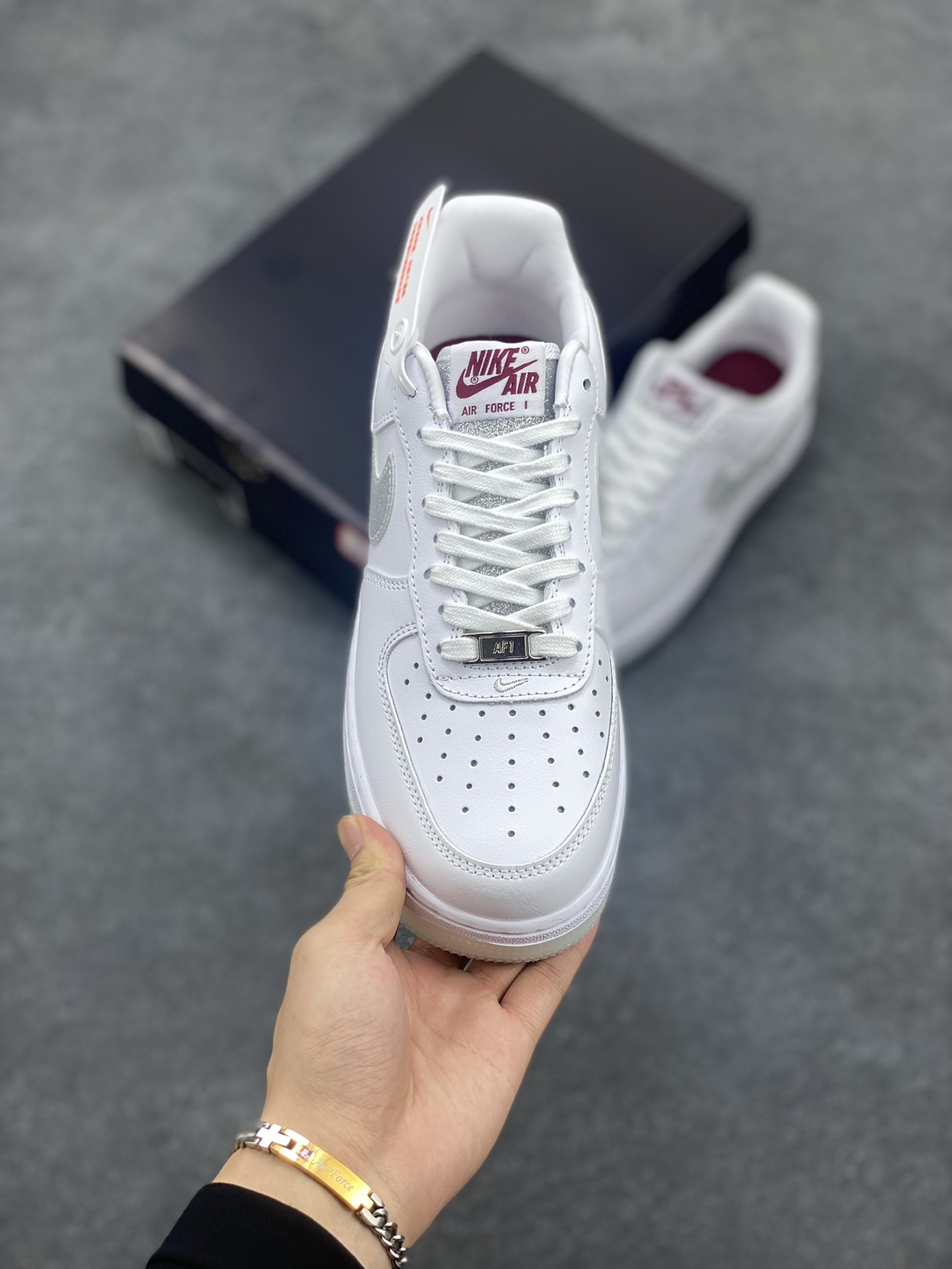 图片[2]-Nike Air Force 1 Low 07 白银闪钩 原楦头原纸板 打造纯正低帮空军版型 专注外贸渠道 全掌内置蜂窝气垫 原盒配件 原厂中底钢印、拉帮完美 货号：HQ3461-191 尺码：36 36.5 37.5 38 38.5 39 40 40.5 41 42 42.5 43 44 44.5 45-选品中心