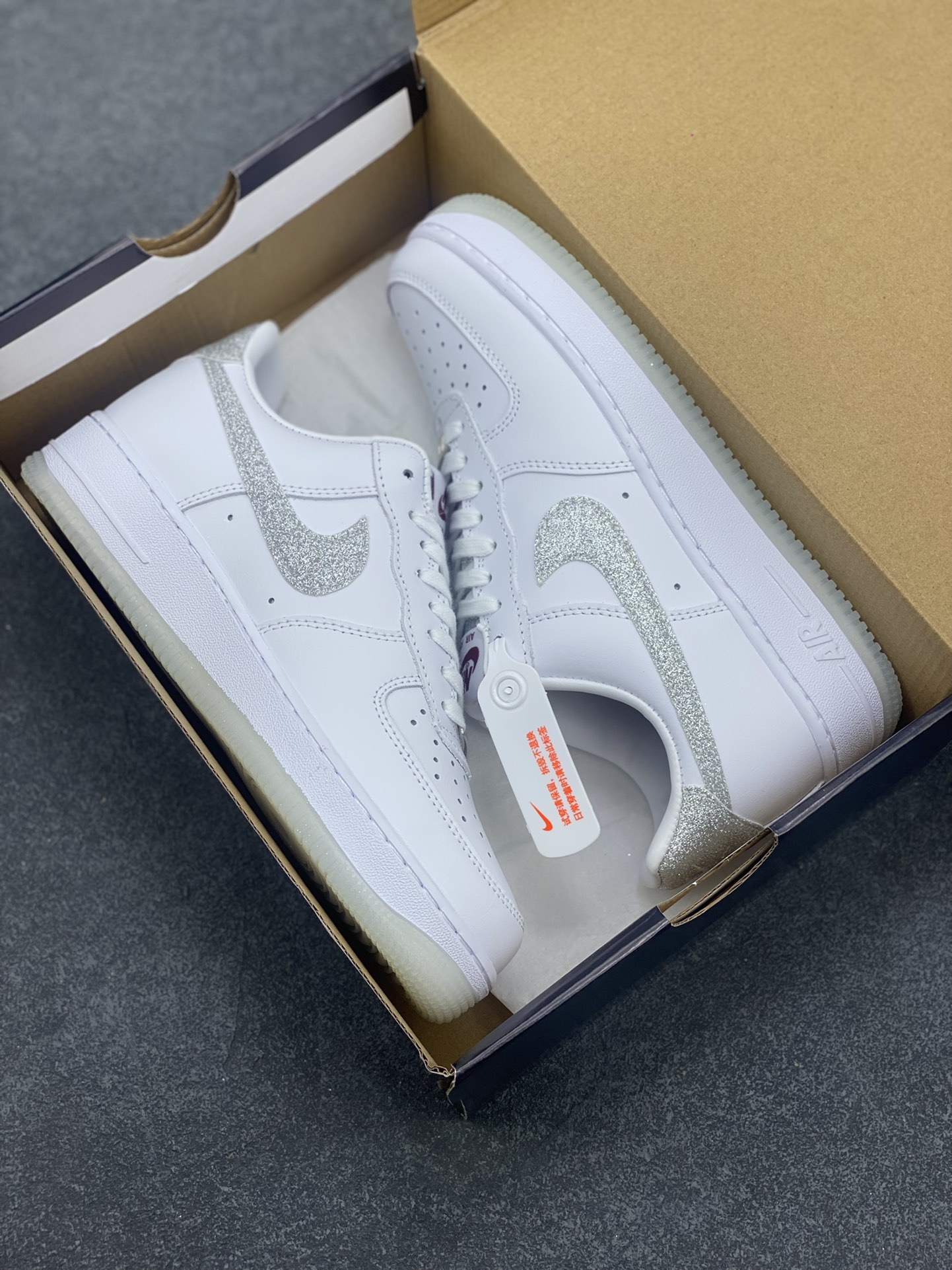 图片[9]-Nike Air Force 1 Low 07 白银闪钩 原楦头原纸板 打造纯正低帮空军版型 专注外贸渠道 全掌内置蜂窝气垫 原盒配件 原厂中底钢印、拉帮完美 货号：HQ3461-191 尺码：36 36.5 37.5 38 38.5 39 40 40.5 41 42 42.5 43 44 44.5 45-选品中心