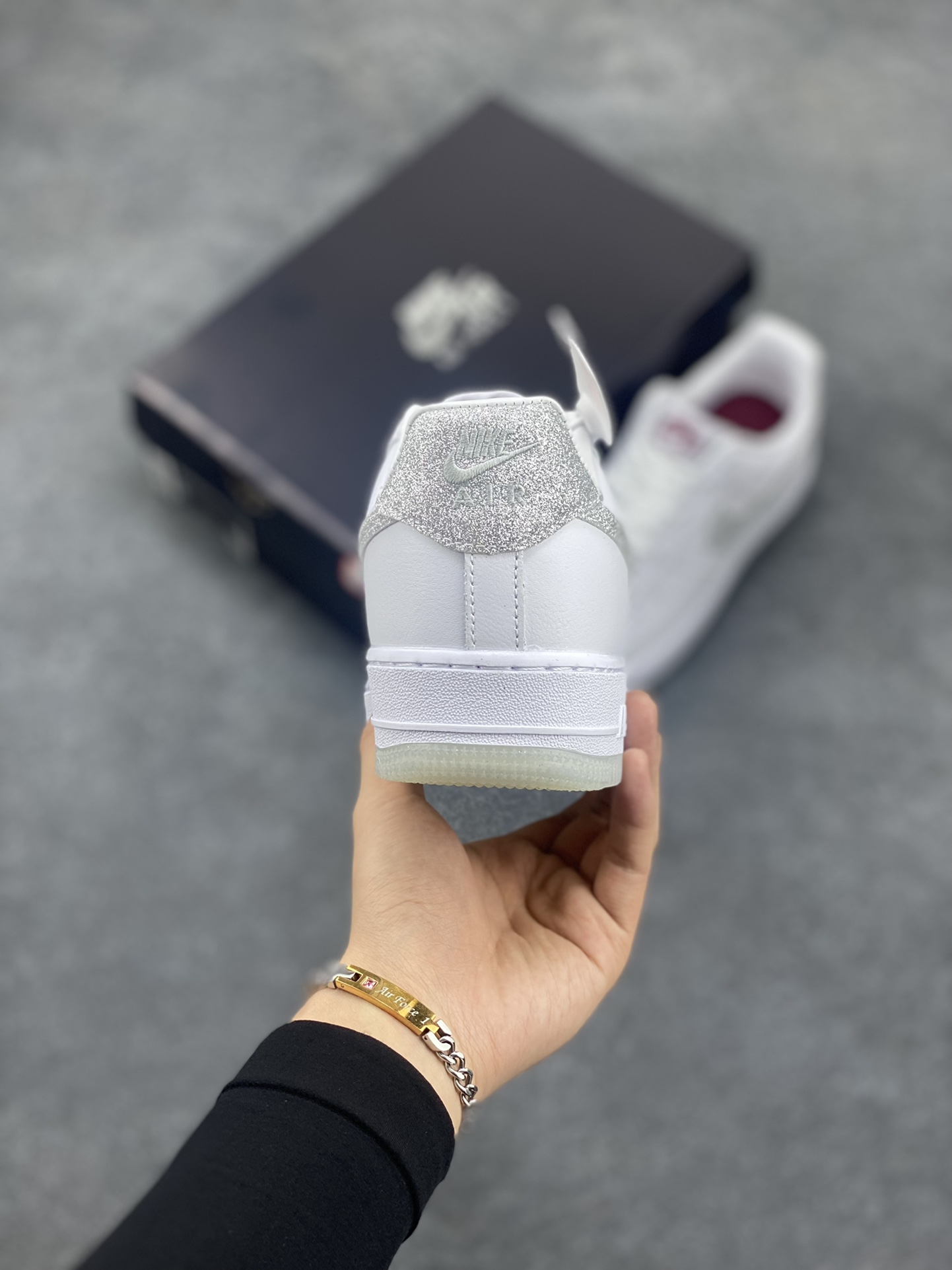图片[4]-Nike Air Force 1 Low 07 白银闪钩 原楦头原纸板 打造纯正低帮空军版型 专注外贸渠道 全掌内置蜂窝气垫 原盒配件 原厂中底钢印、拉帮完美 货号：HQ3461-191 尺码：36 36.5 37.5 38 38.5 39 40 40.5 41 42 42.5 43 44 44.5 45-选品中心