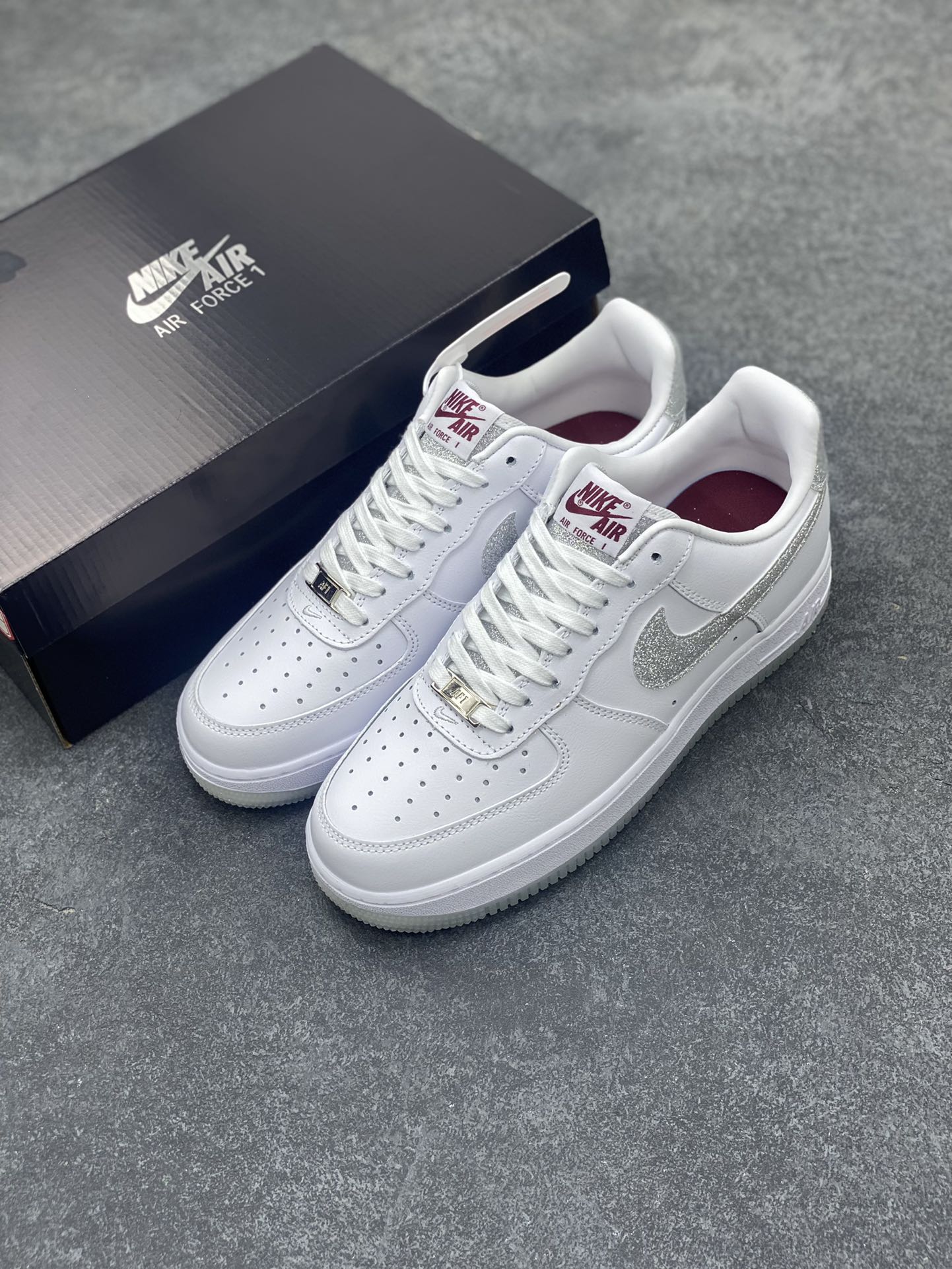 图片[8]-Nike Air Force 1 Low 07 白银闪钩 原楦头原纸板 打造纯正低帮空军版型 专注外贸渠道 全掌内置蜂窝气垫 原盒配件 原厂中底钢印、拉帮完美 货号：HQ3461-191 尺码：36 36.5 37.5 38 38.5 39 40 40.5 41 42 42.5 43 44 44.5 45-选品中心