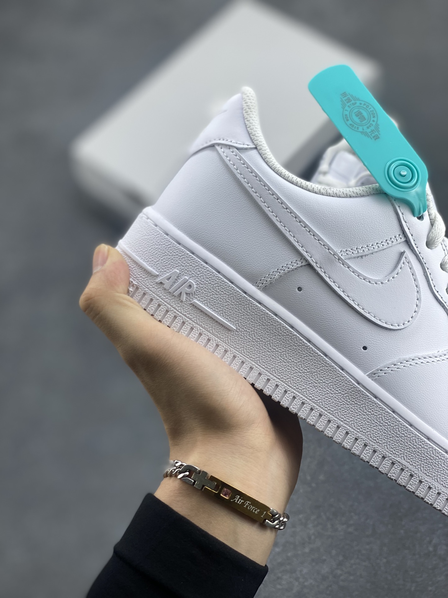 图片[6]-Nike Air Force 1 Low “全白” 原楦原纸板 打造纯正空军 专注外贸渠道 全掌内置蜂窝气垫 原盒配件 原厂中底钢印、拉帮完美！ 货号：女码DD8959-100 男码CW2288-111 尺码：35.5 36 36.5 37.5 38 38.5 39 40 40.5 41 42 42.5 43 44 44.5 45-选品中心